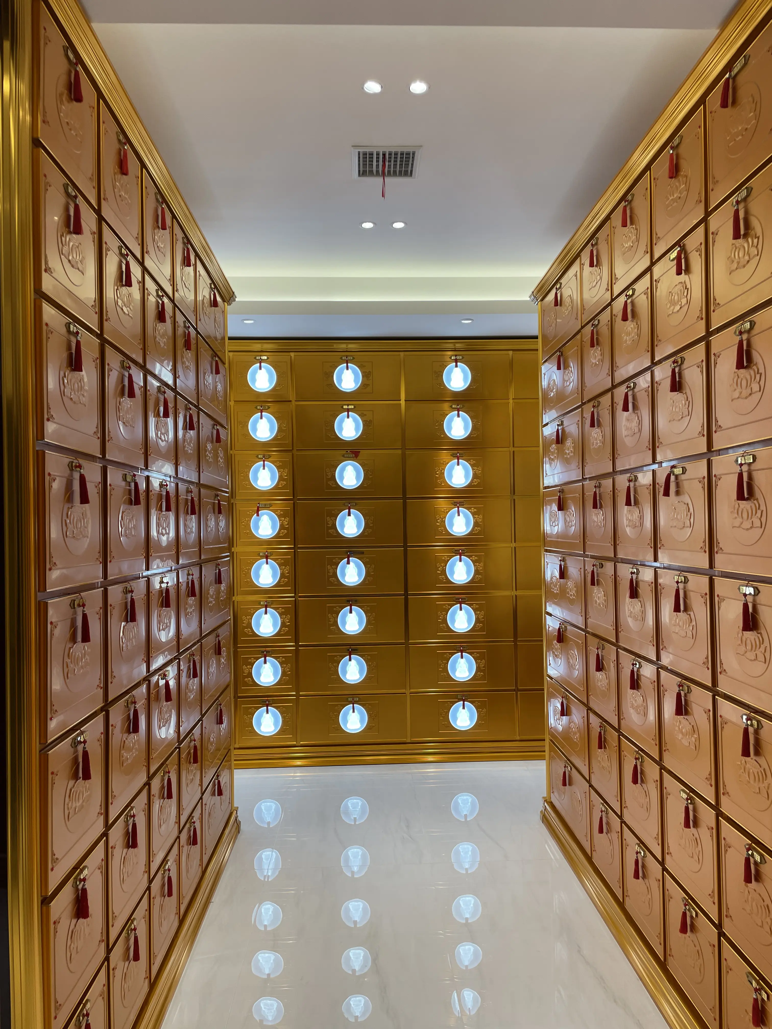 骨灰堂中放置骨灰盒的意义是什么?有什么传统吗?蔡彪