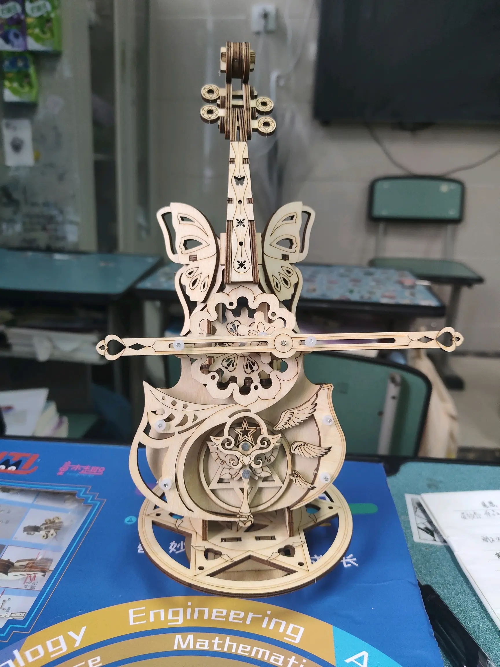 耗时一个多小时做完的小提琴八音盒,很有成就感,很开心,故发bb空间,望