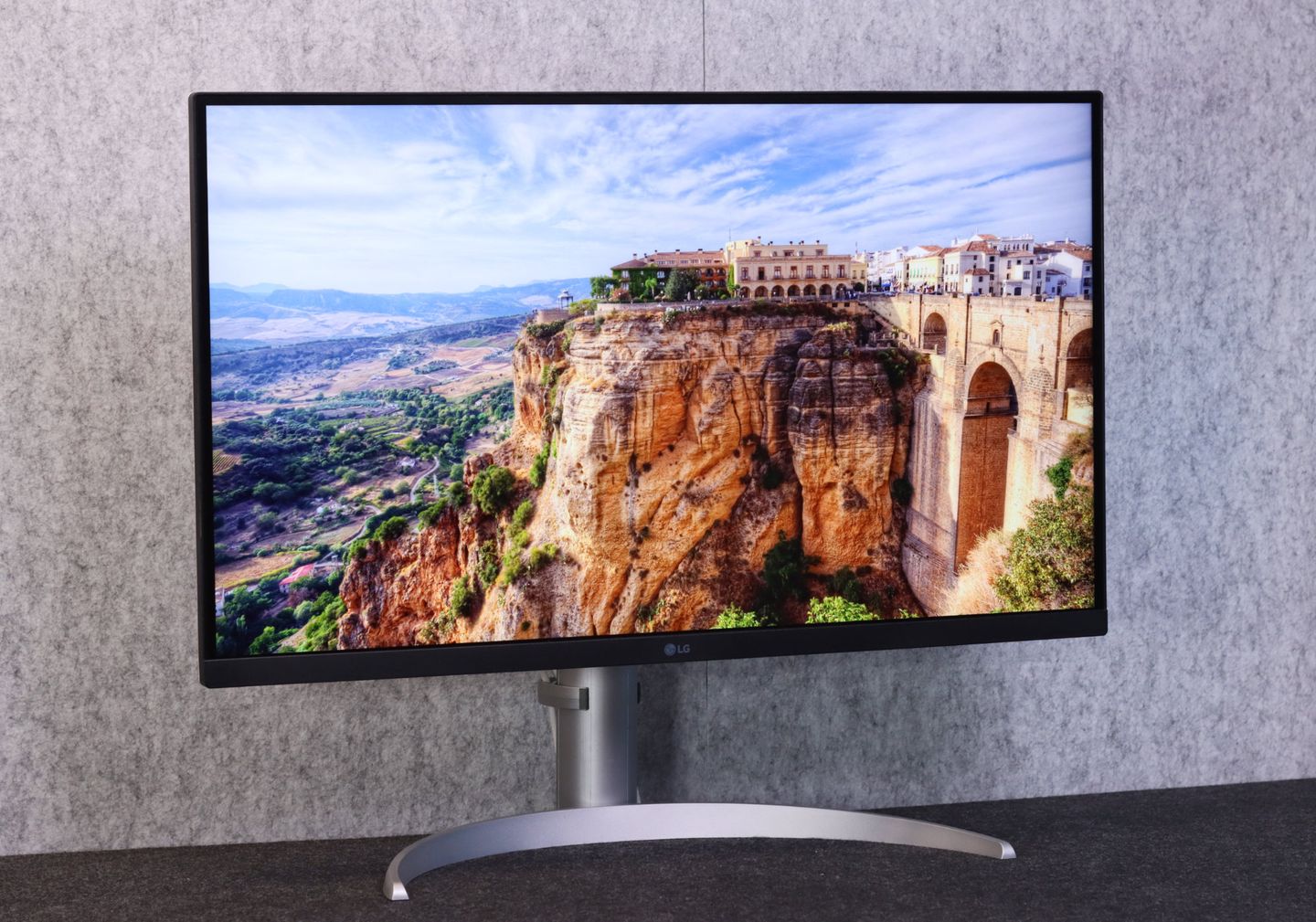 LG 4K NanoIPS Black 设计专业显示器27UQ850-W测评与LG硬件校准体验 - 哔哩哔哩