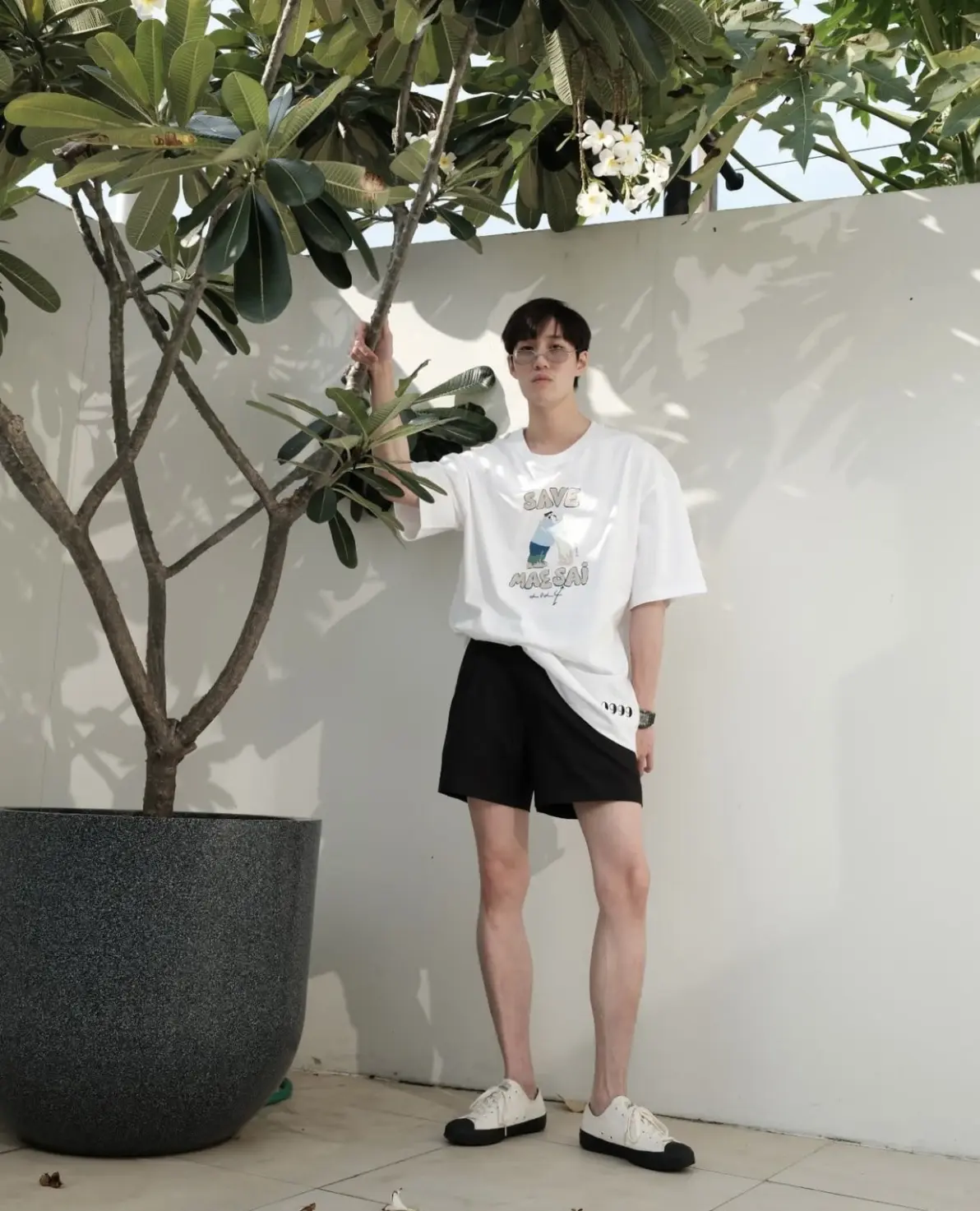 从海边度假到约会通勤,盘点女生最爱的男生短裤穿搭法则!
