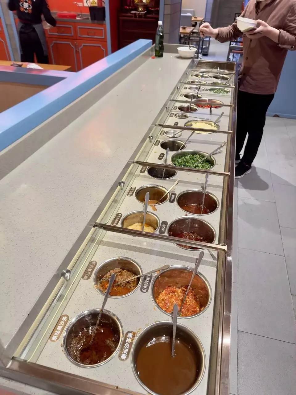 不同火锅店调料台设计,差距在哪?教你4点定制技巧抄作业!