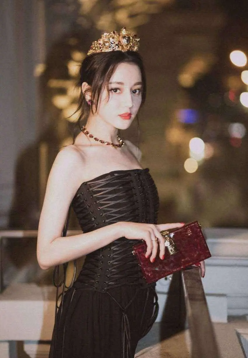 真是太火辣了!31岁迪丽热巴写真赏