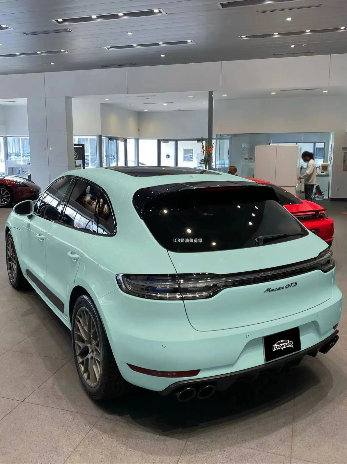 保时捷icr改色膜奶油薄荷绿奶奶糯糯的蓝绿色一看就很甜