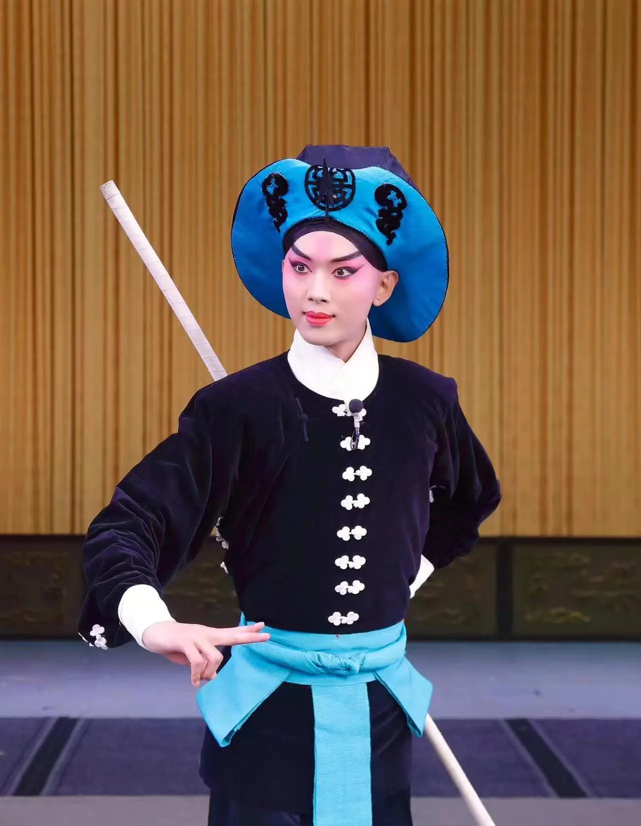果菁,青年京剧演员, 宗梅派,尚派 .