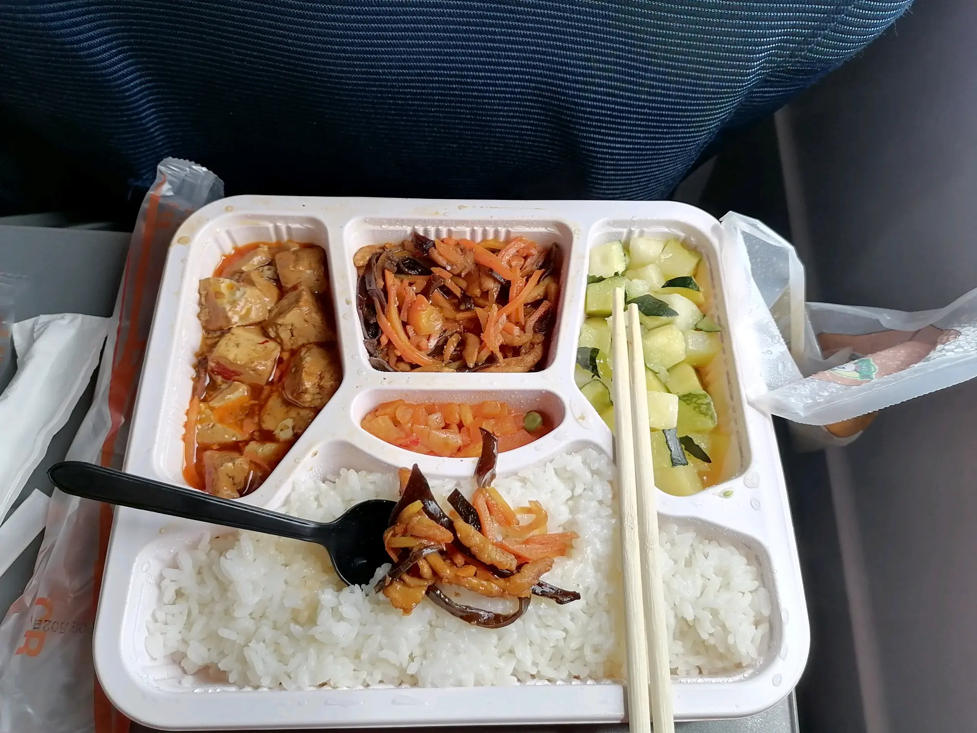 高铁盒饭