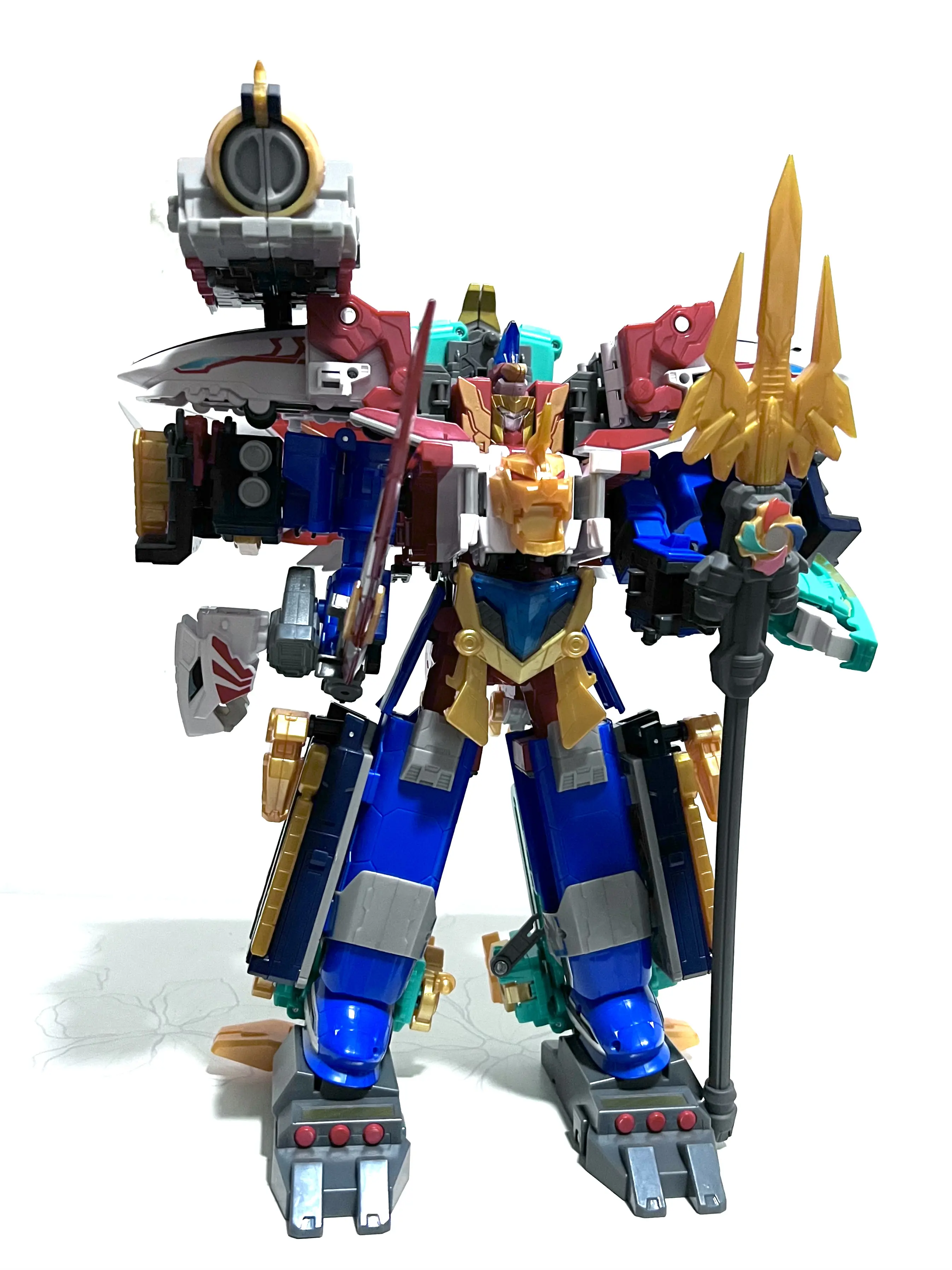 巨神4的塑料质量比23要差一些,但合体后还是很稳的不会松总结巨神4