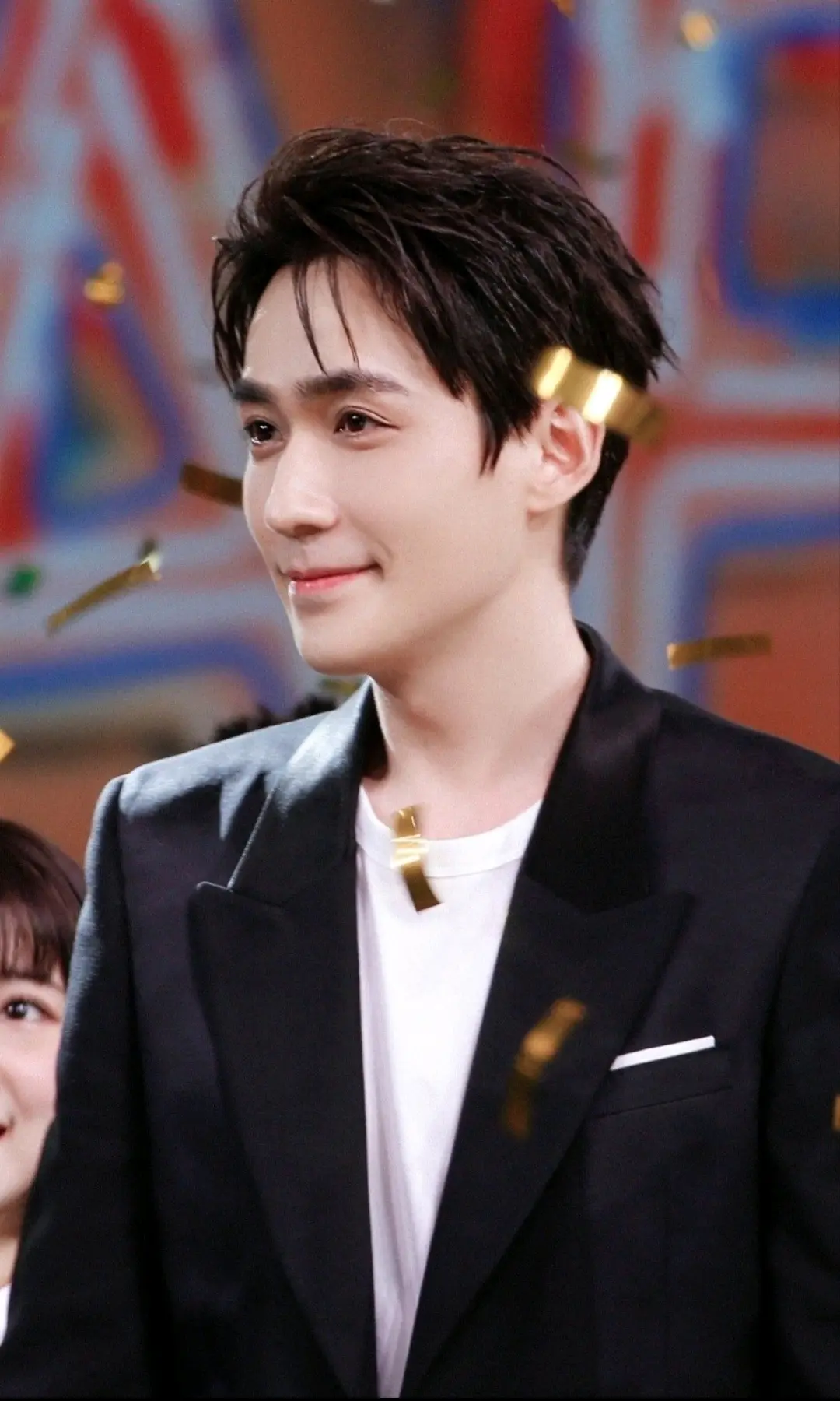 本人做梦梦到朱一龙了,因为太帅所以又晕倒多睡了一小时,还想再做十次