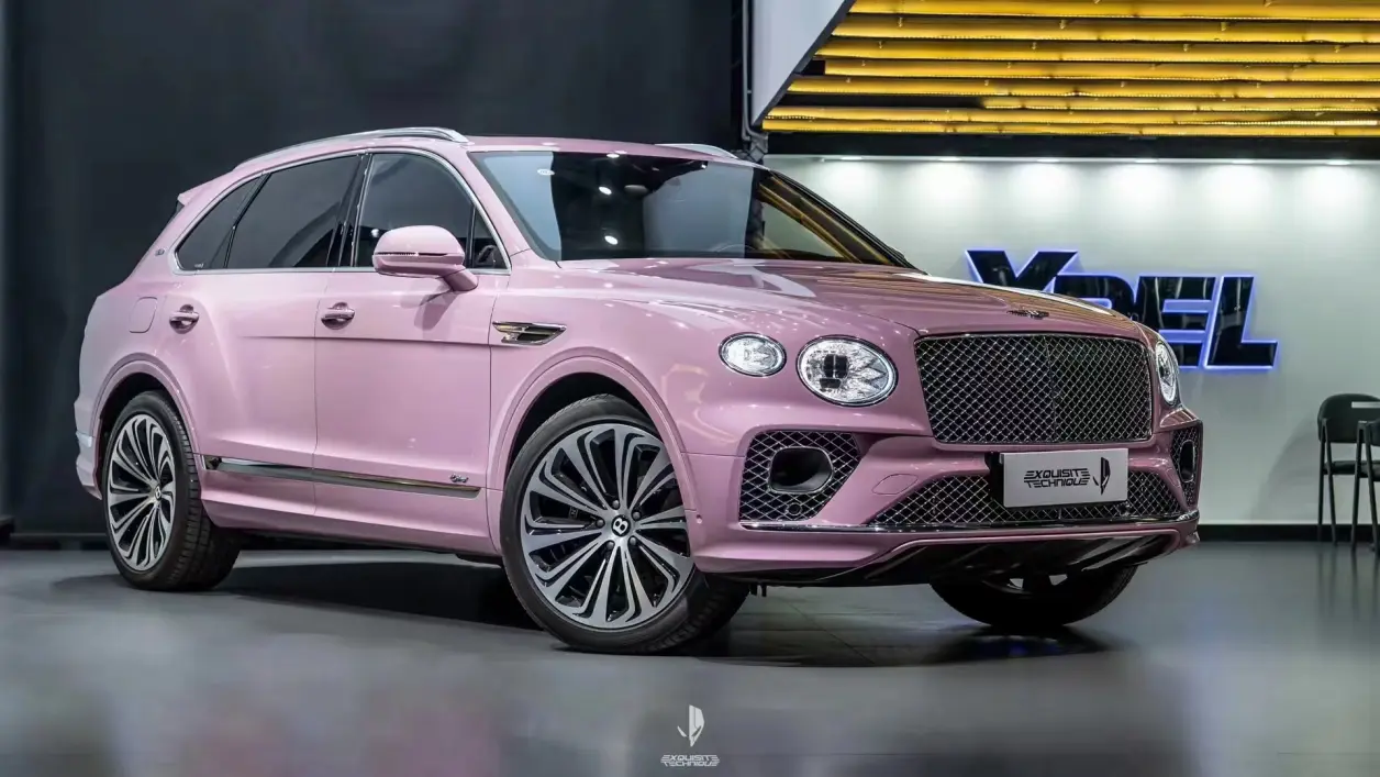 宾利添越icr改色膜乌龙奶茶粉,柔美的粉色