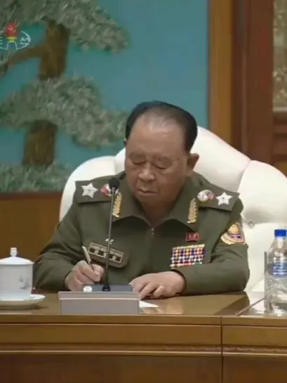 2020以来出现的朝鲜人民军元帅军服