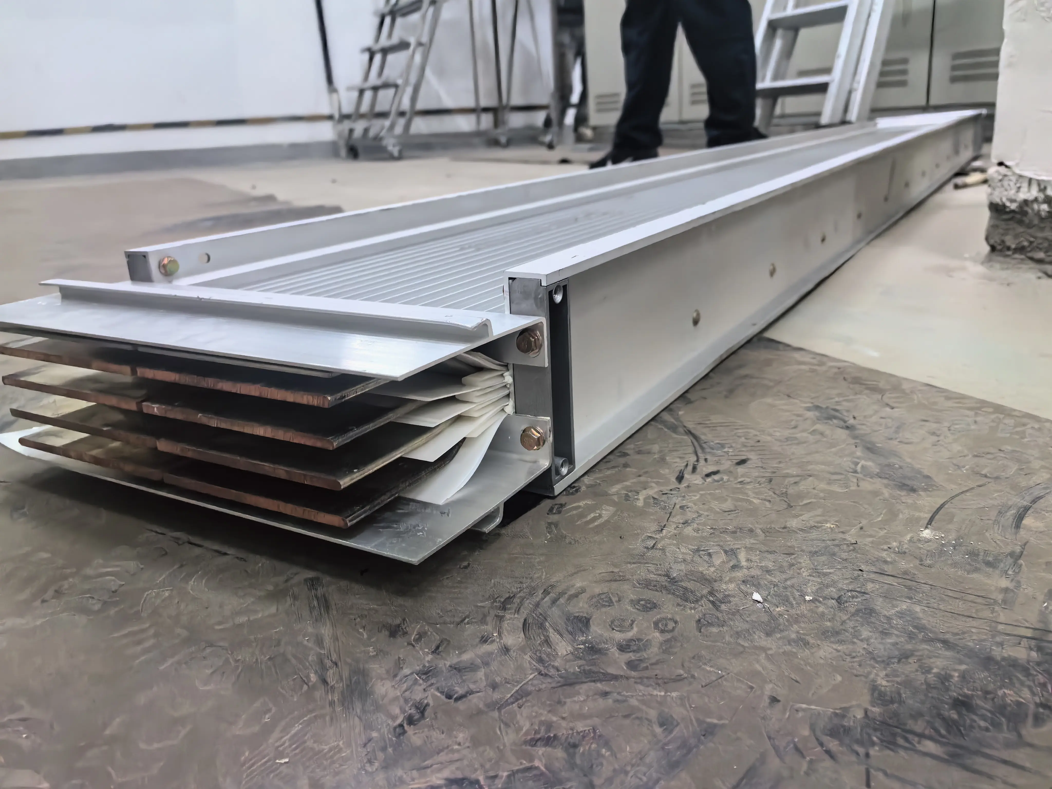 广州密集型母线槽回收,白云空气绝缘母线槽回收(西门子施耐德母线槽