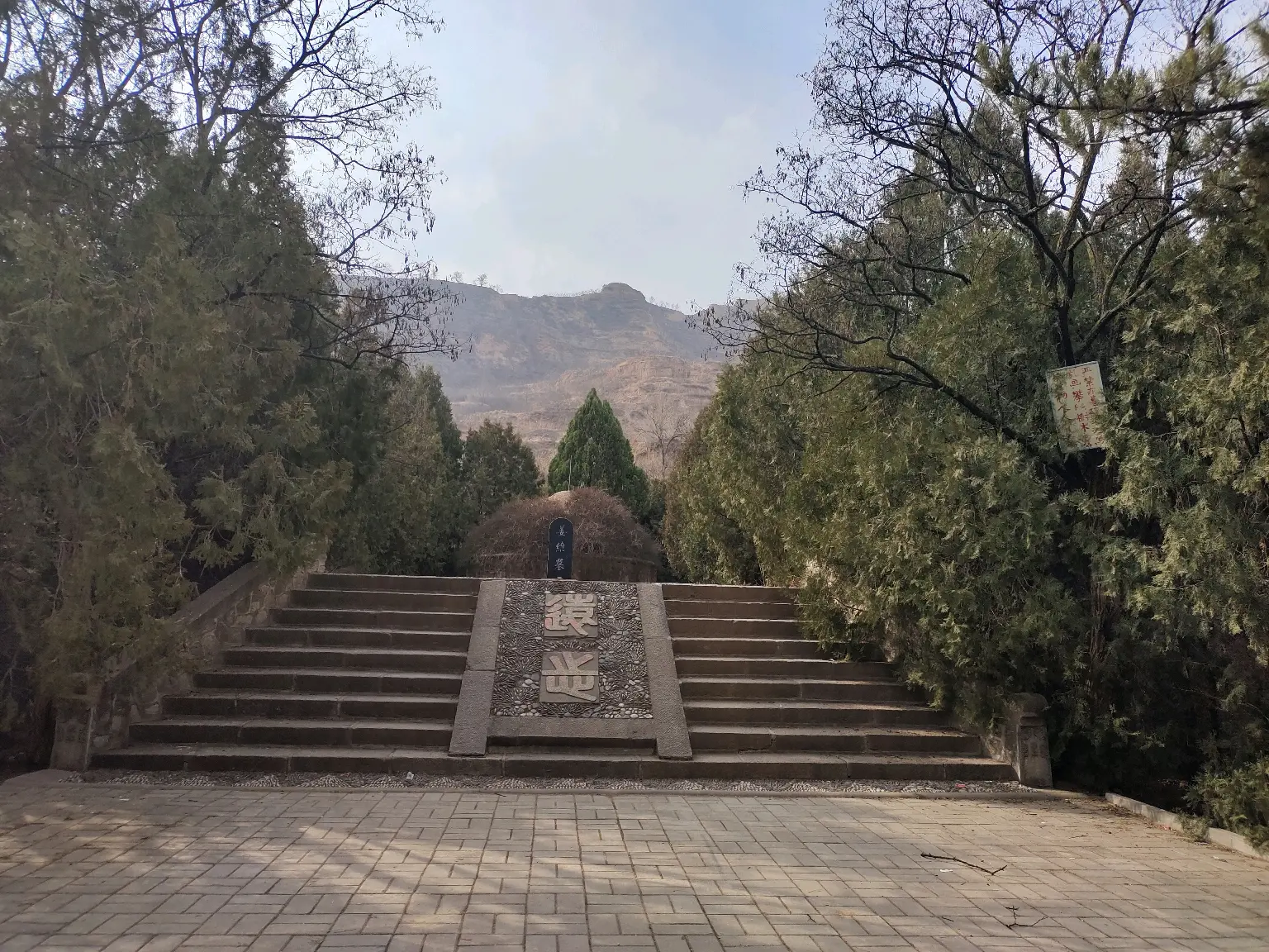 我还看到祖逖了这一路的路灯杆上都是姜维故里看完壁画就可以回去了