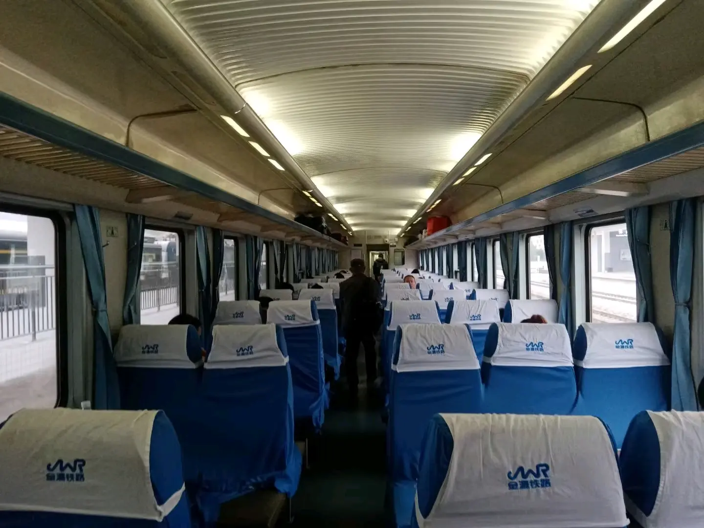 车票出发之前来了俩蓝精灵z161(北京西-昆明)出发到达小站站牌出站