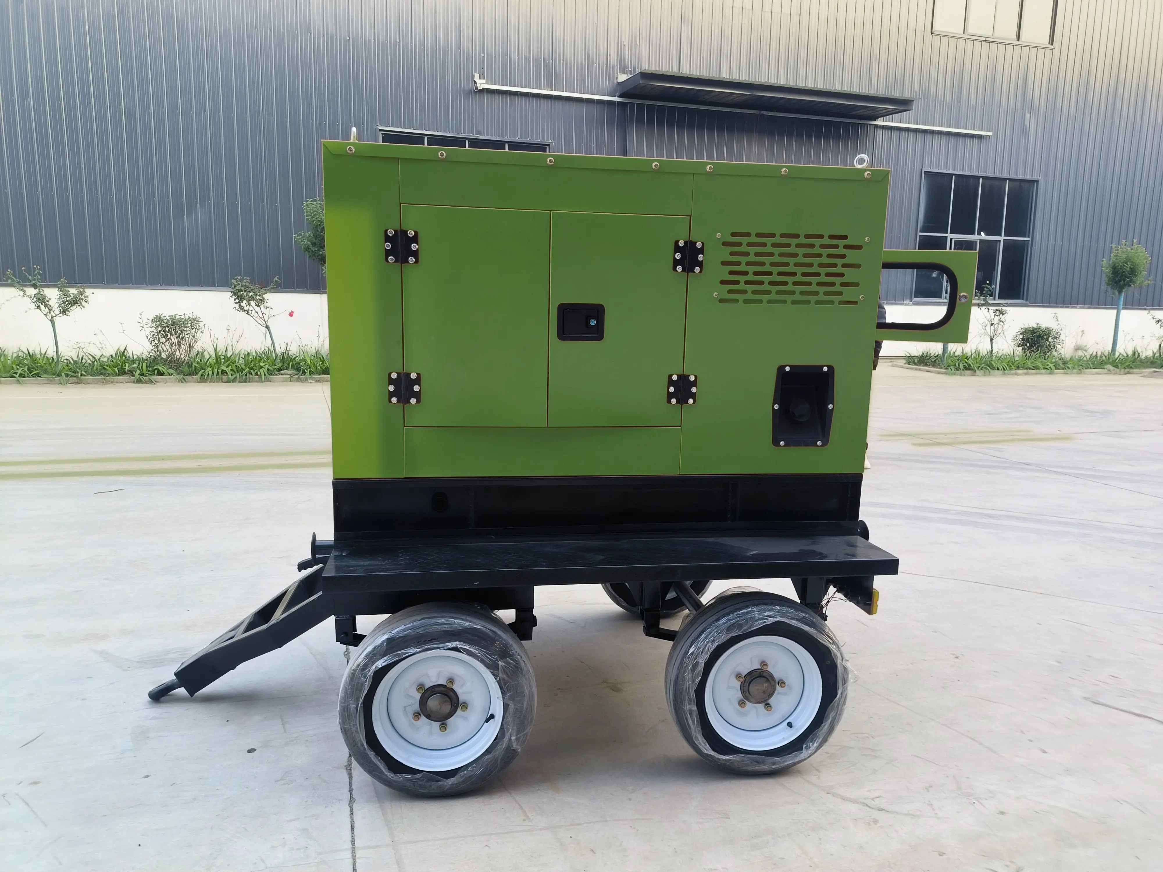 20kw30kw静音柴油发电机移动拖车式380v