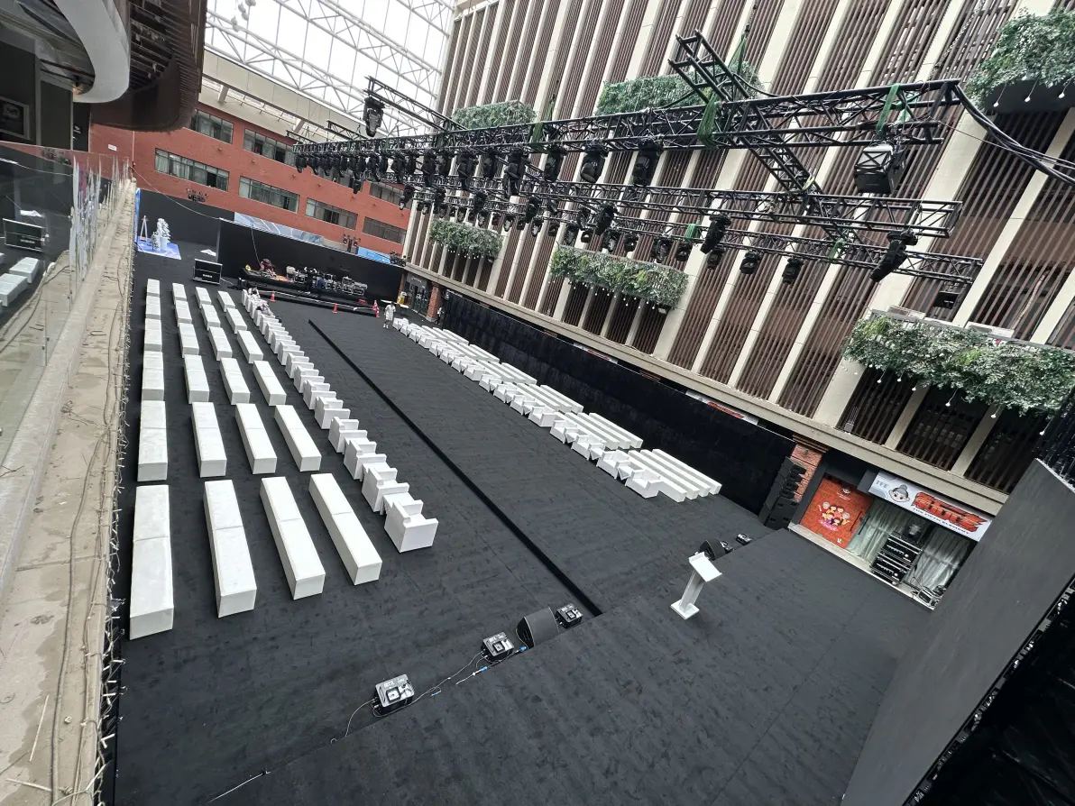 黄冈活动沙发出租,白色长条沙发凳租赁