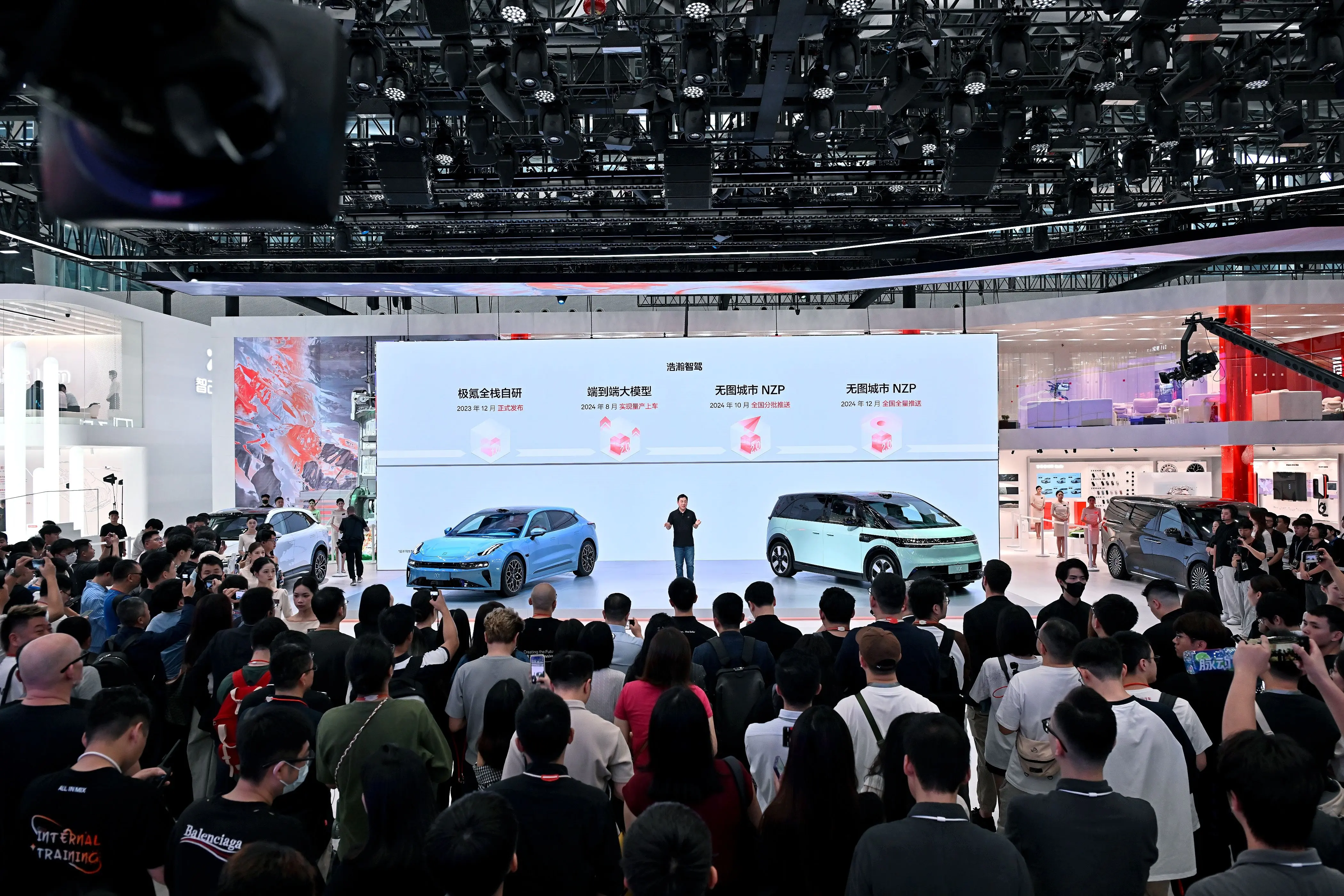广州国际车展极氪展台热闹非凡