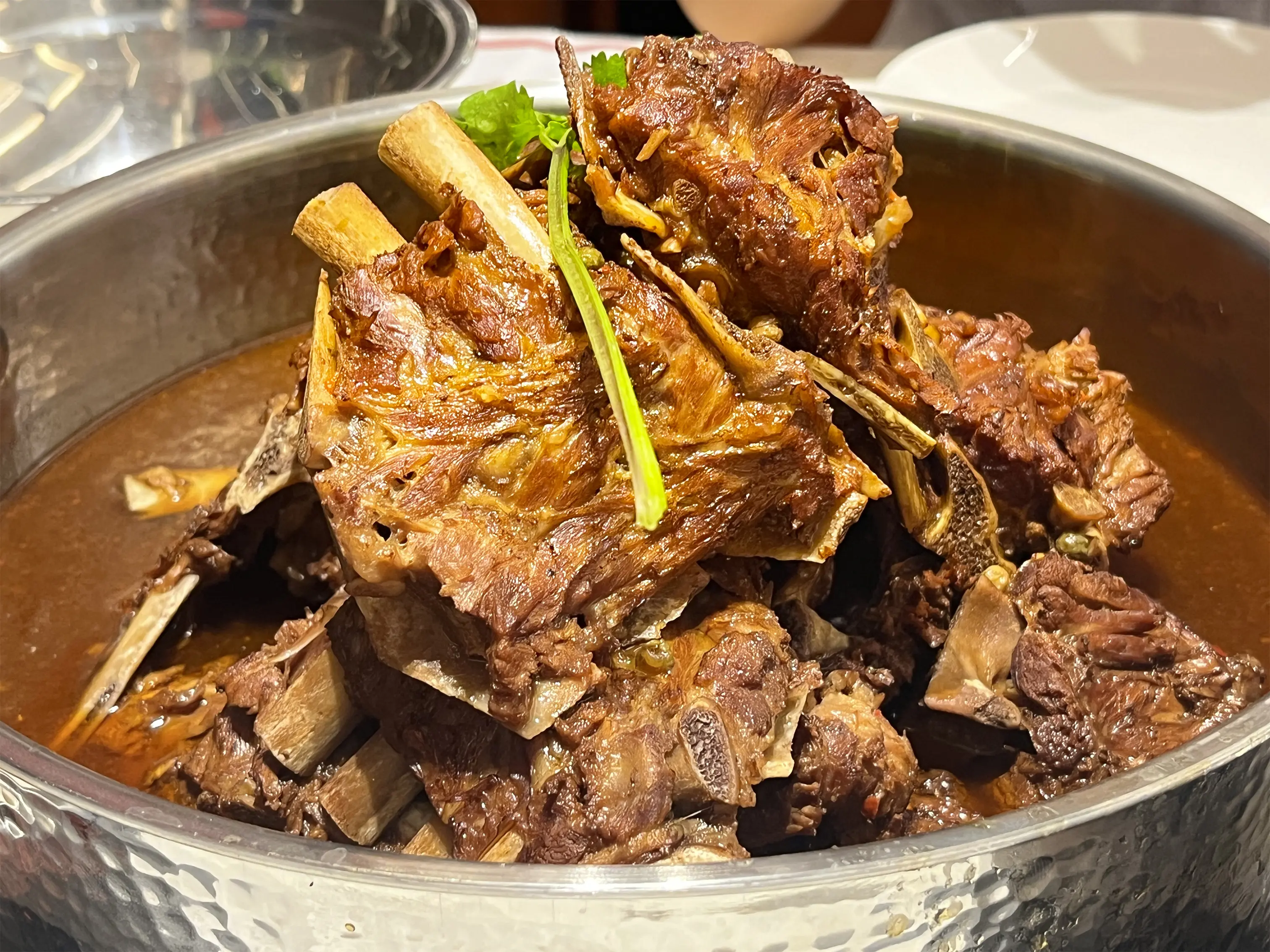 舌尖上的国庆假期:北京的蝎王府羊蝎子独特魅力