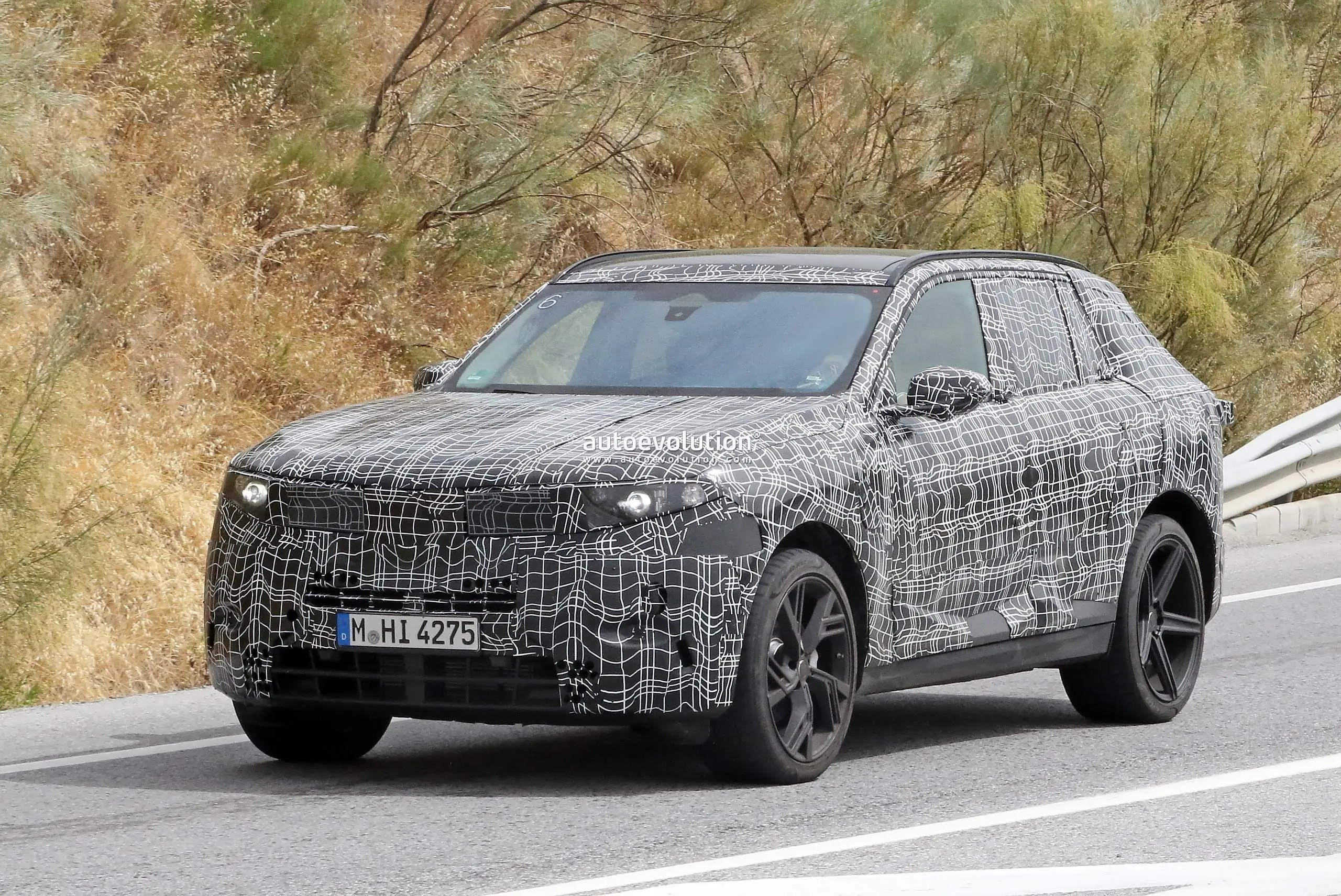 全新宝马x5插混版谍照!引入更多新能源元素,或2026年发布