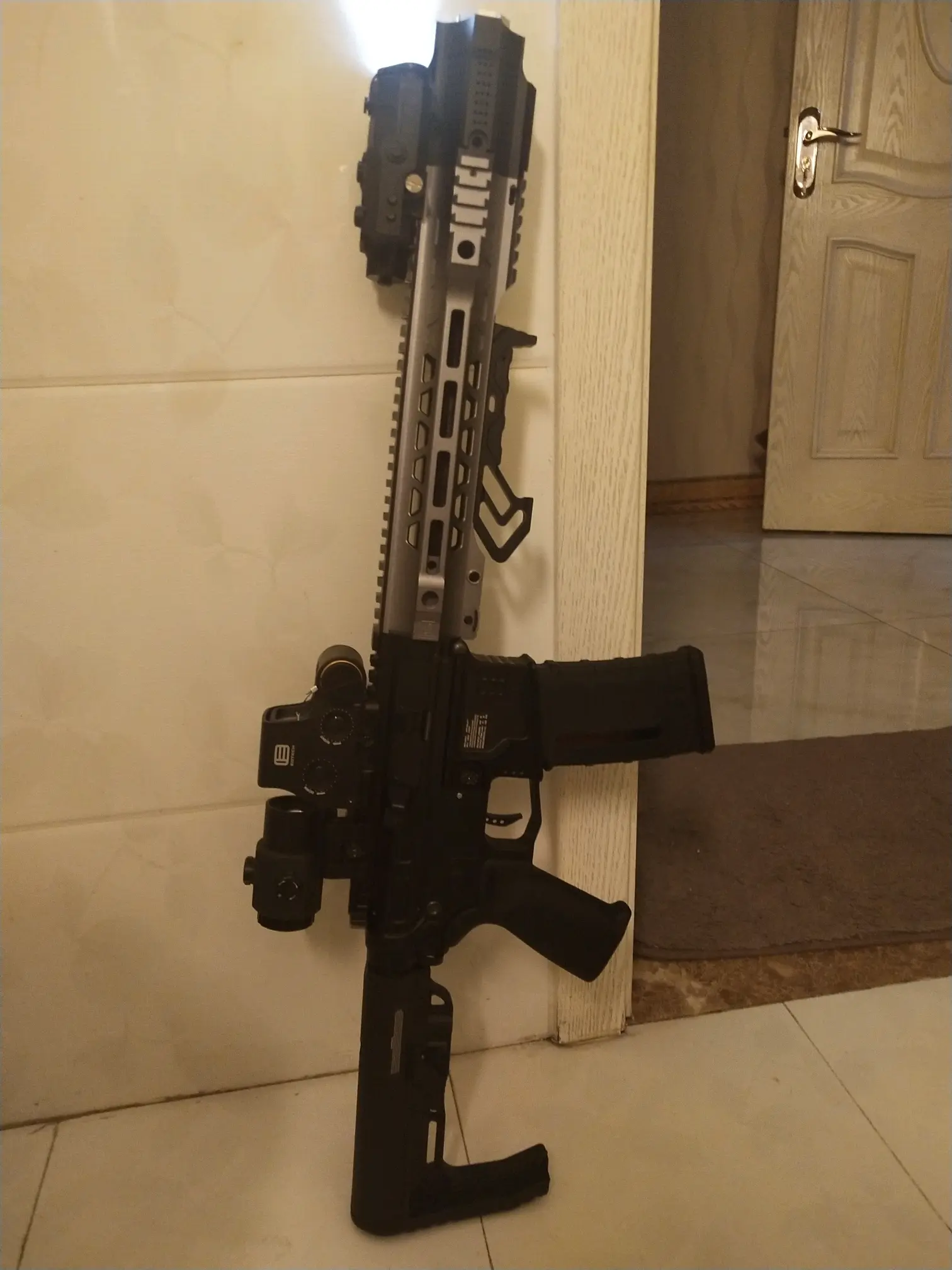 好了开始今日配件推荐鱼骨呢用的是越狱12寸鱼骨,银灰色版本,不是亮银