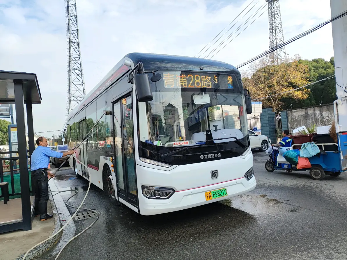青浦28路新车
