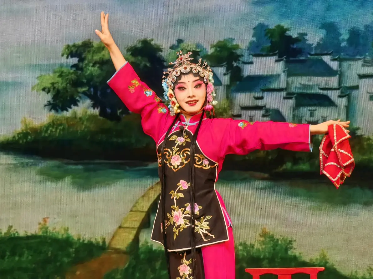 婺剧《拾玉镯》《红线盗盒》《界牌关》《林冲夜奔》