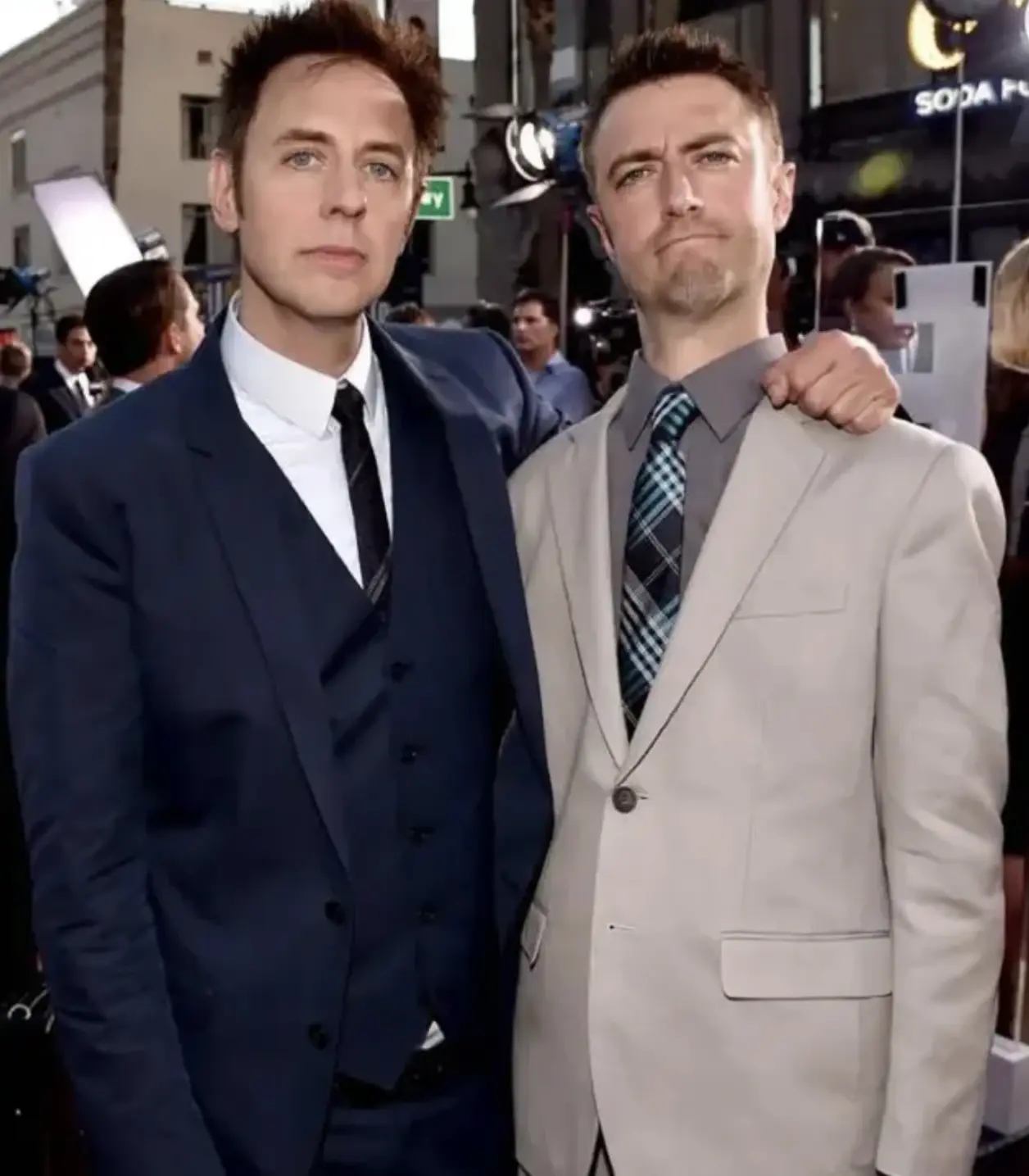 沙赞演员扎克瑞·莱维这是主打一个逮谁咬谁的节奏了?