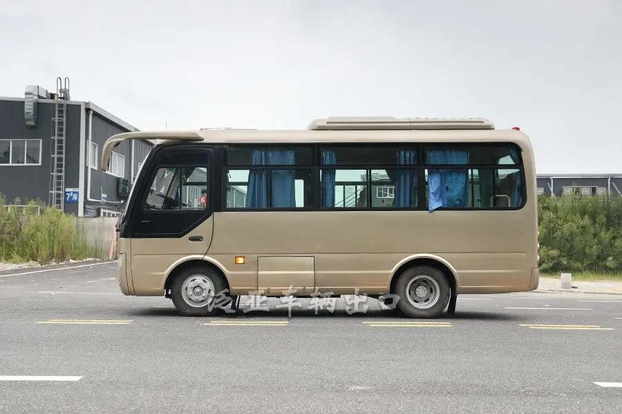 东风全驱4x4大马力客车村村通客运旅游车