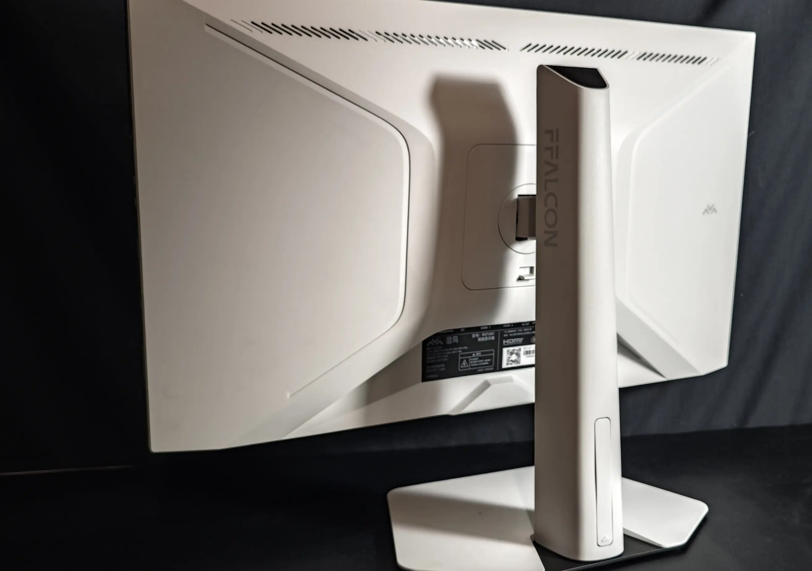 1499元的入门级办公4k miniled显示器还要什么自行车?雷鸟u6测评