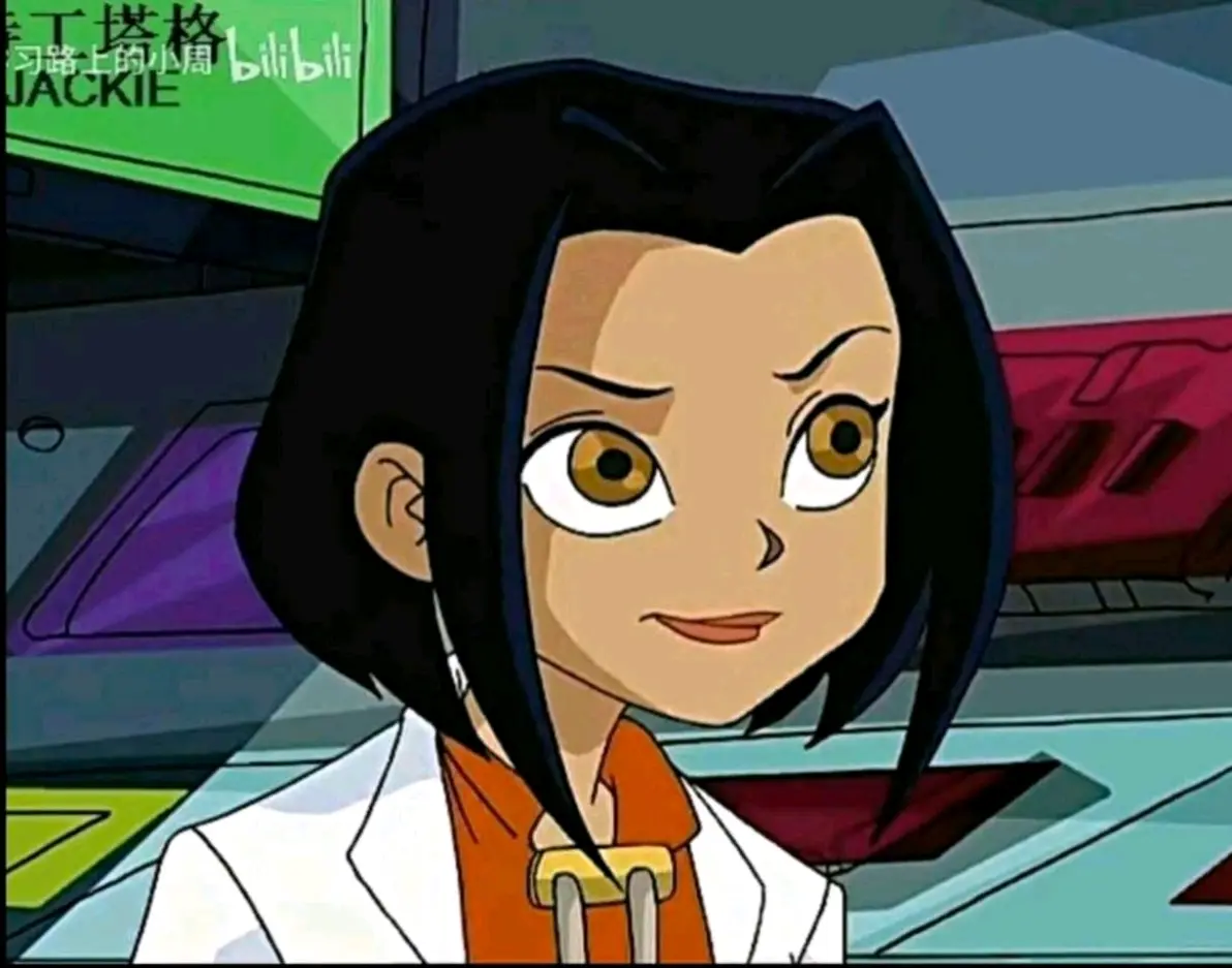 小玉偷偷跟踪成龙执行任务,溜进实验室,成为研究员维克多