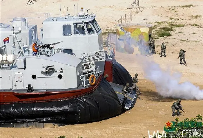 中国海军 726型 气垫登陆艇 2