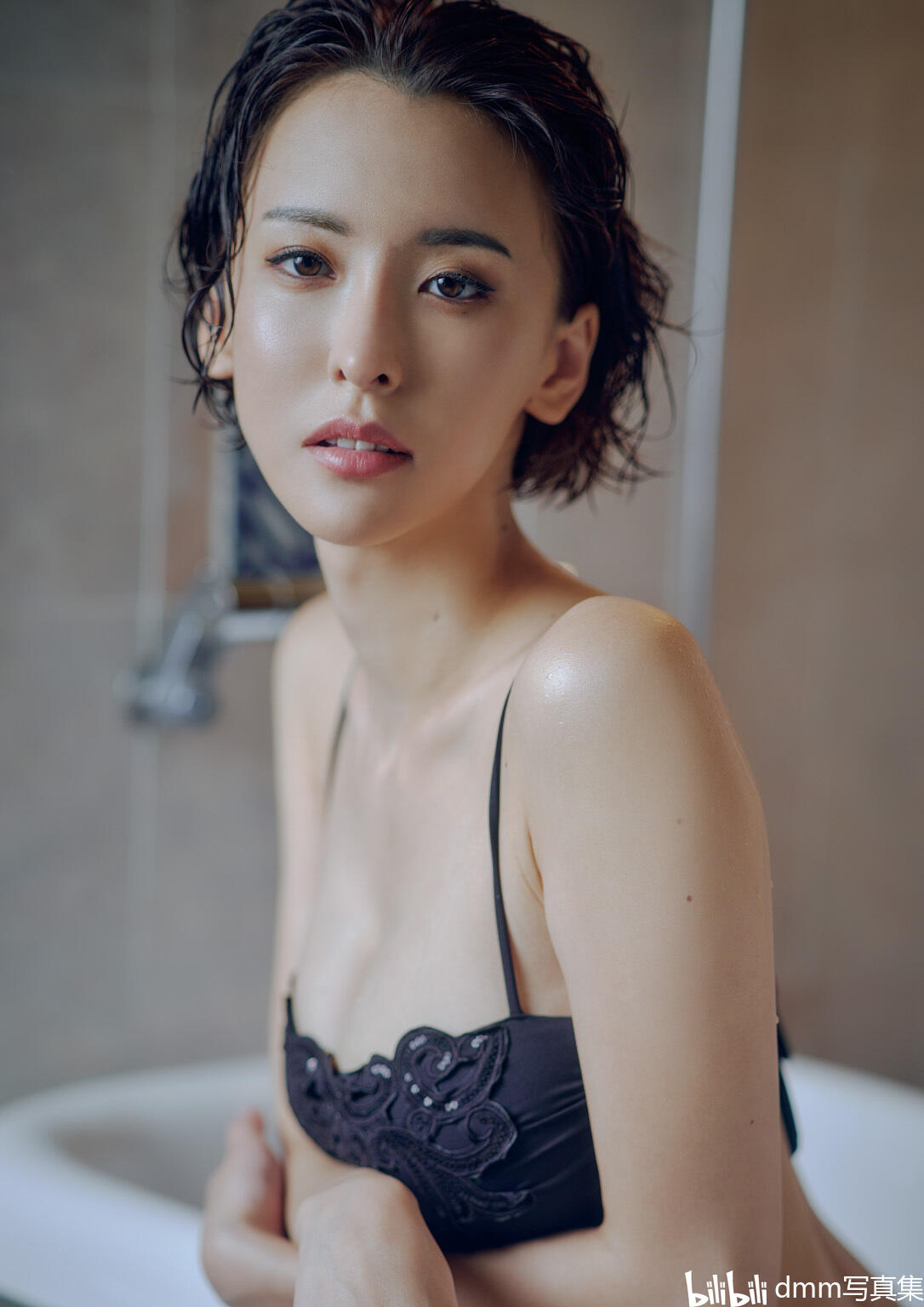 奈月セナ写真集 SILK of the MOON - 哔哩哔哩