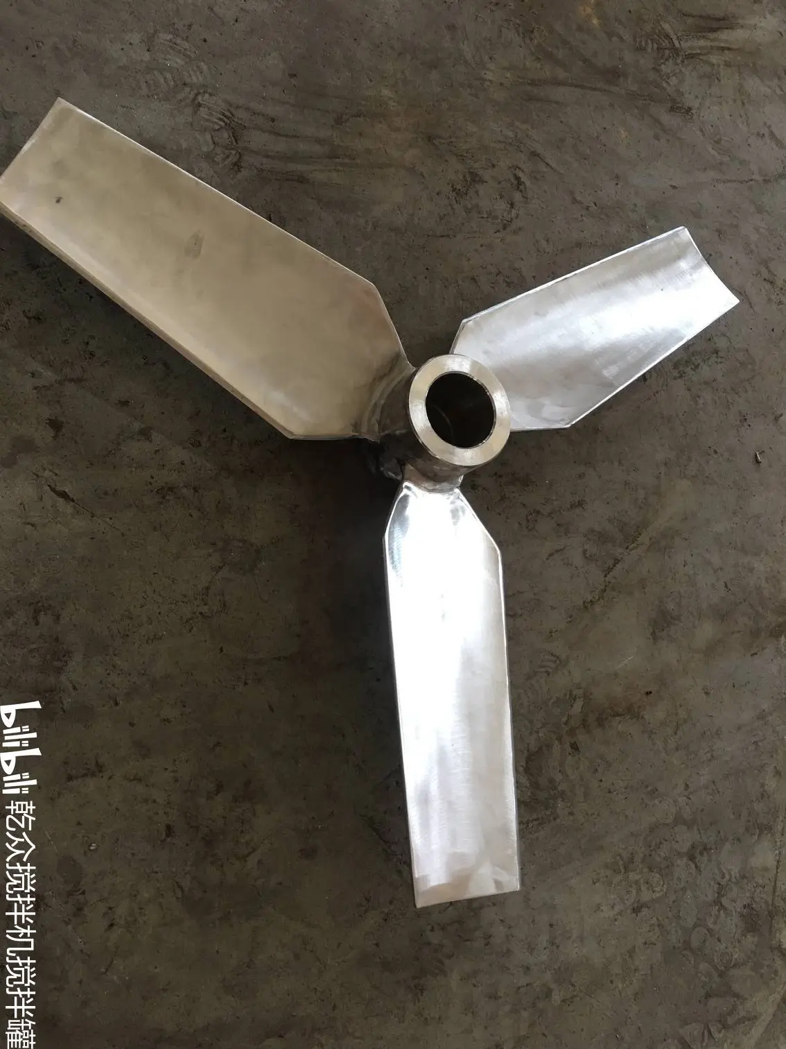 吸收塔塔底搅拌叶片旋转方向如何确定