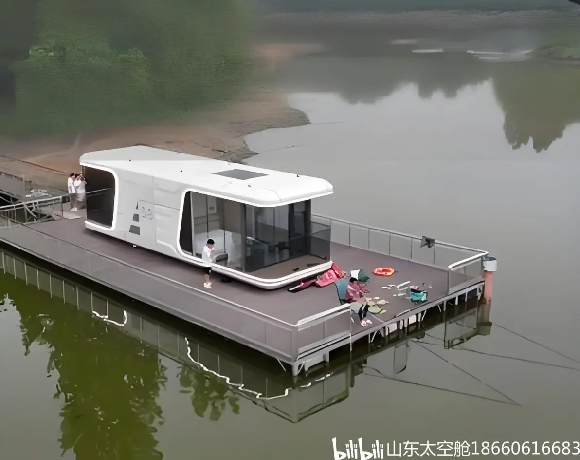 水上民宿﻿ 水上民宿筏钓 浮在水上的民宿 河边水上太空舱 漂浮太空