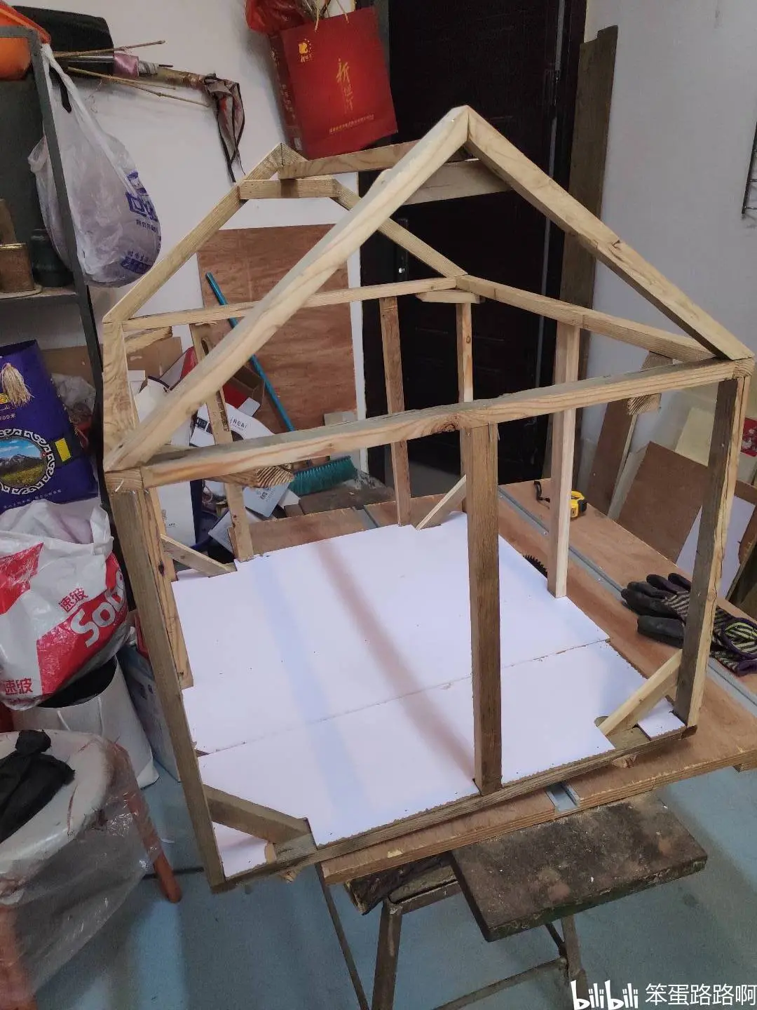 自己用废料做个狗窝