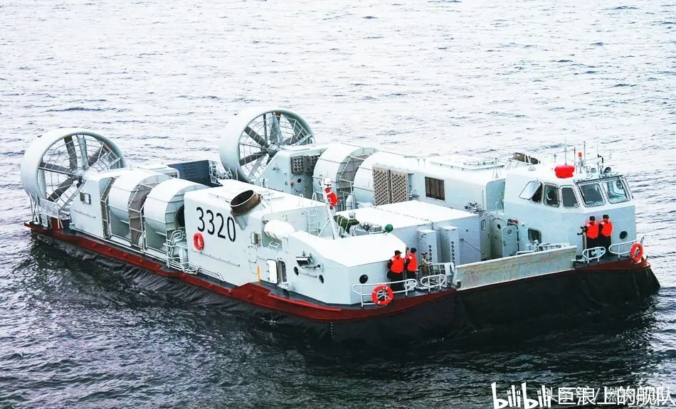中国海军 726型 气垫登陆艇 2