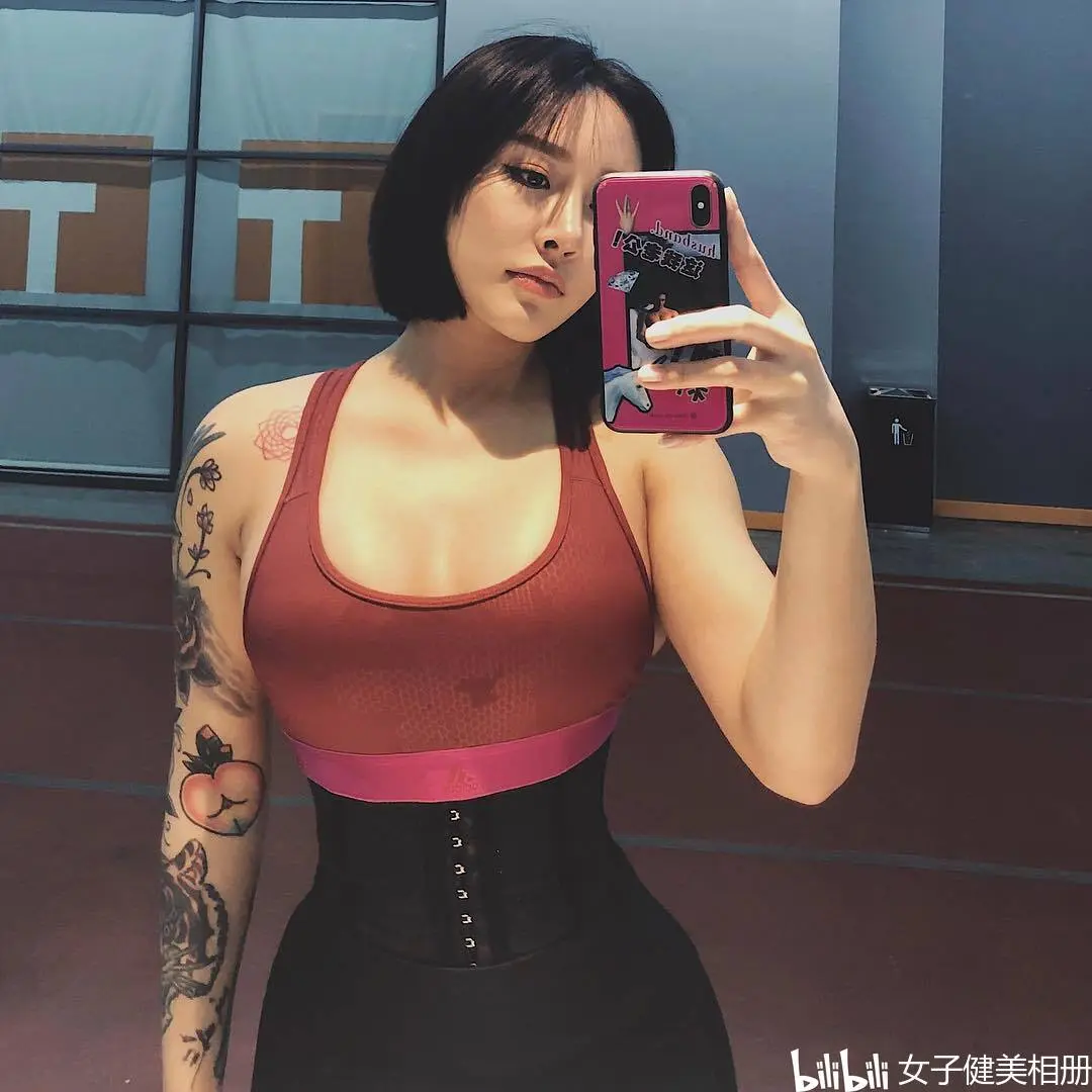 确实是尤物啊!国内最知名的辣妹臀神,健身网红
