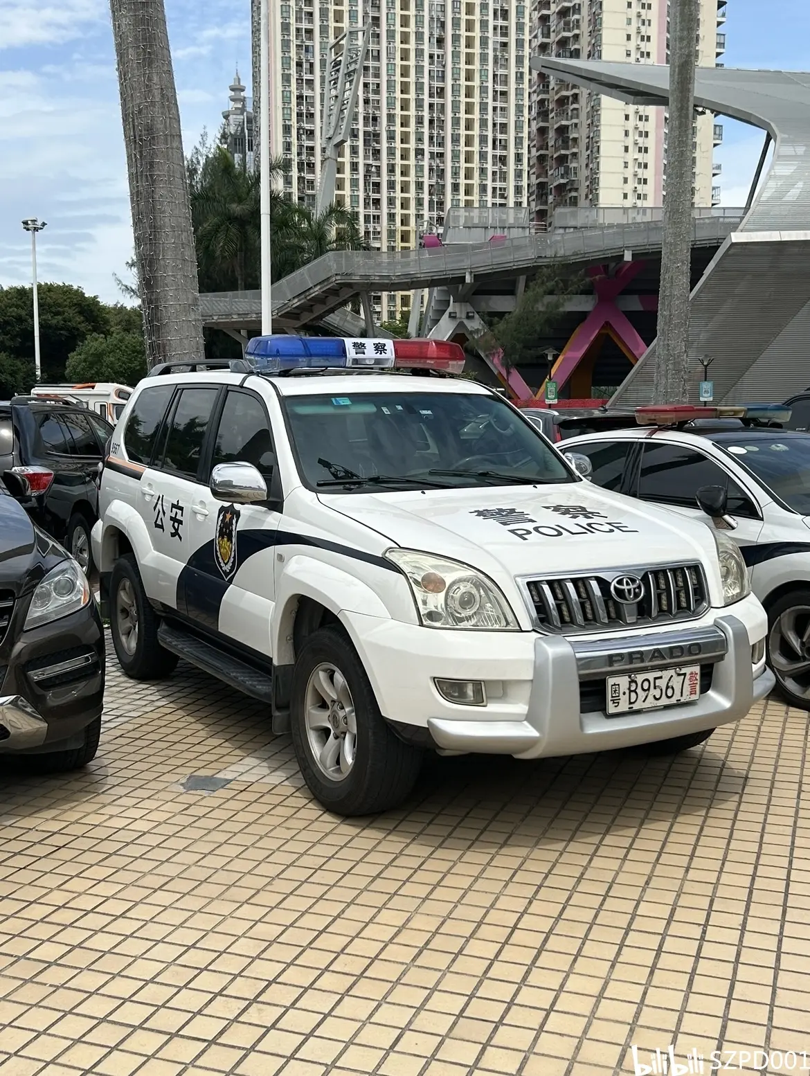 福田交警本田crv,算是深圳交警警车的主力了,其他常见的基本上都是