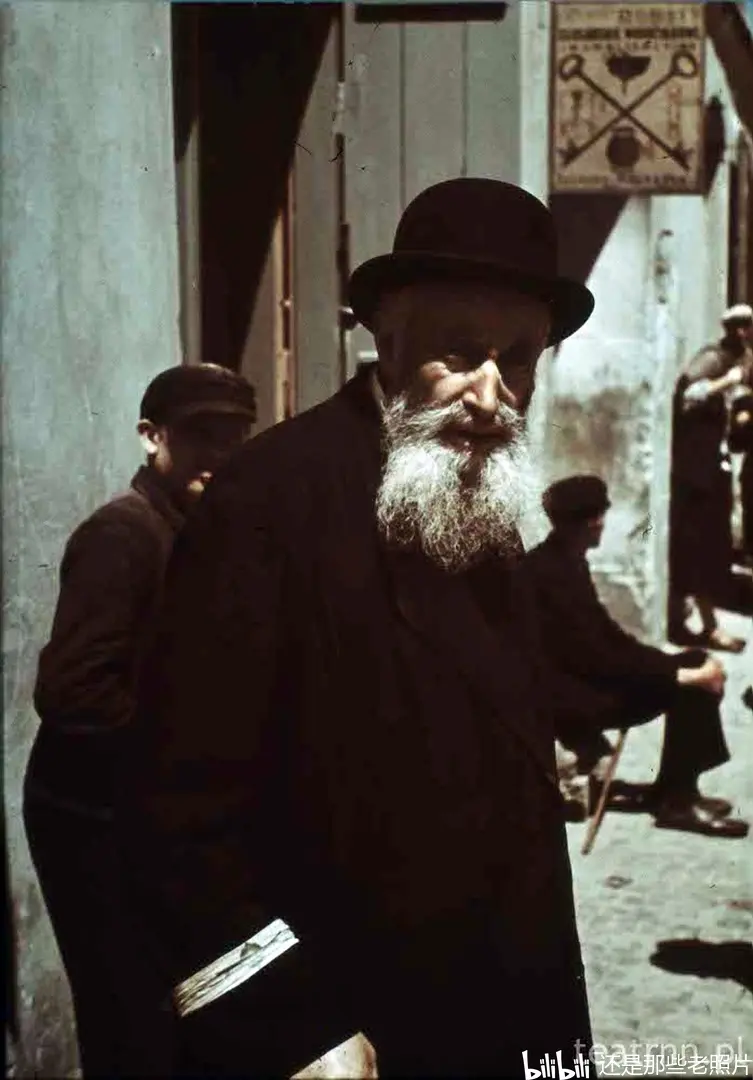 二战老照片 波兰卢布林隔都的犹太人 艰苦度日