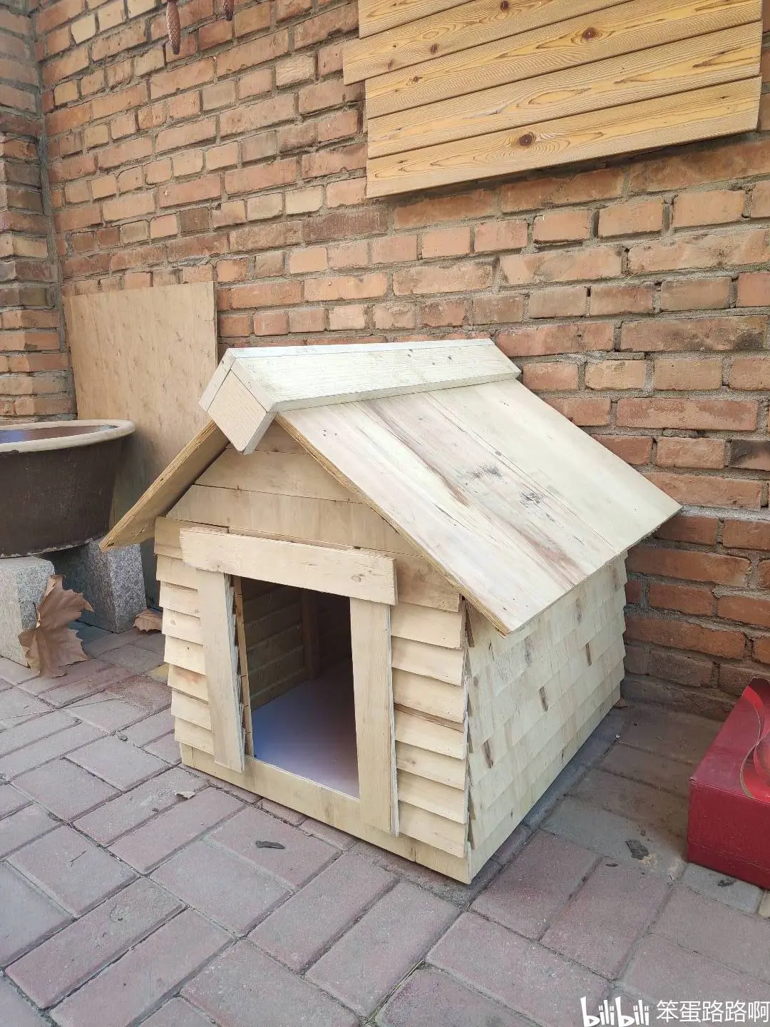 自己用废料做个狗窝