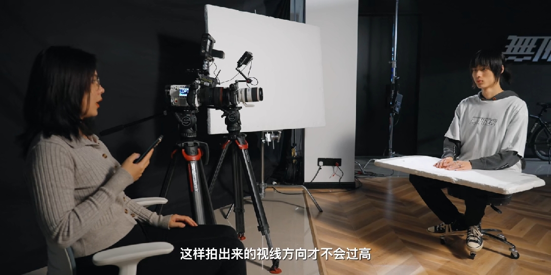 构图建议选择长焦镜头,畸变会比较小,景深比较浅建议主镜头50mm,近景