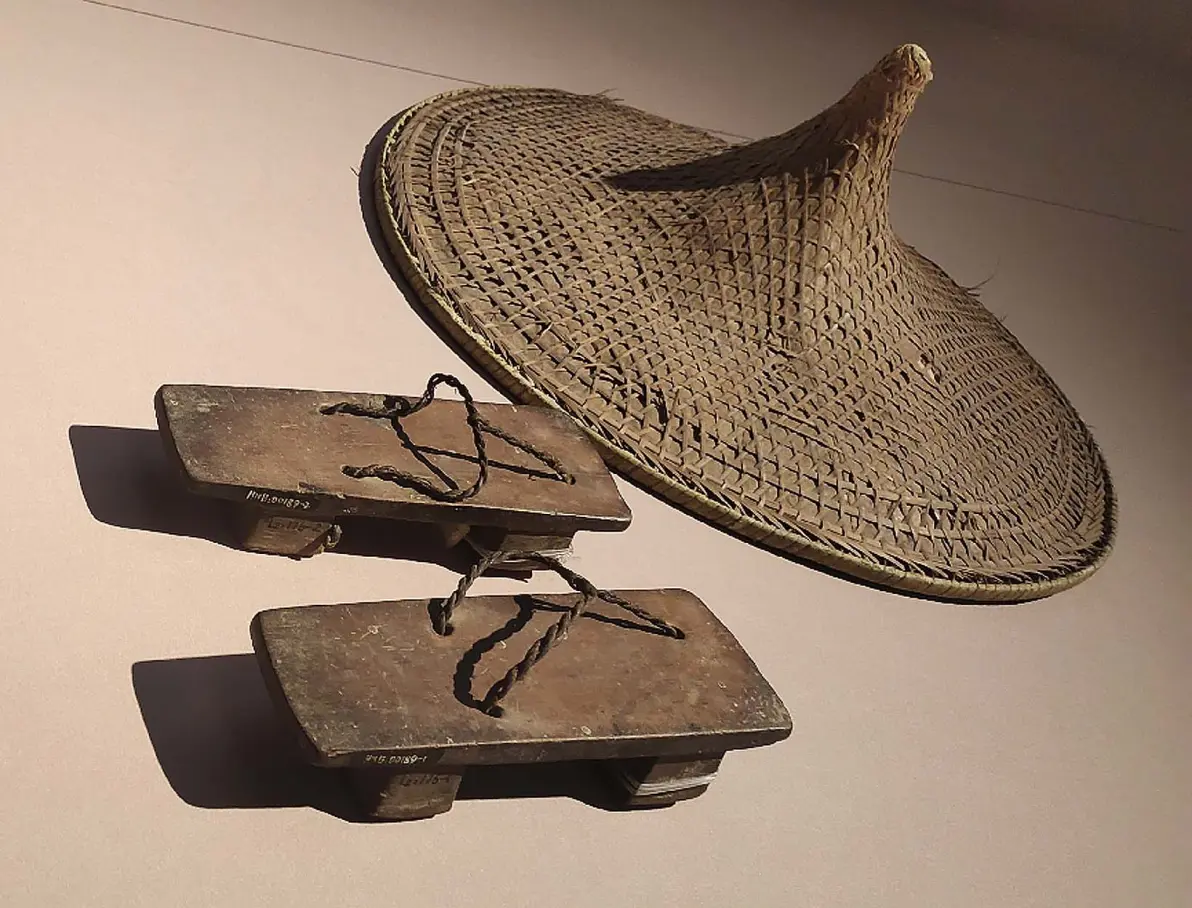 脚踩木屐,裙系铜铃,千古绝唱