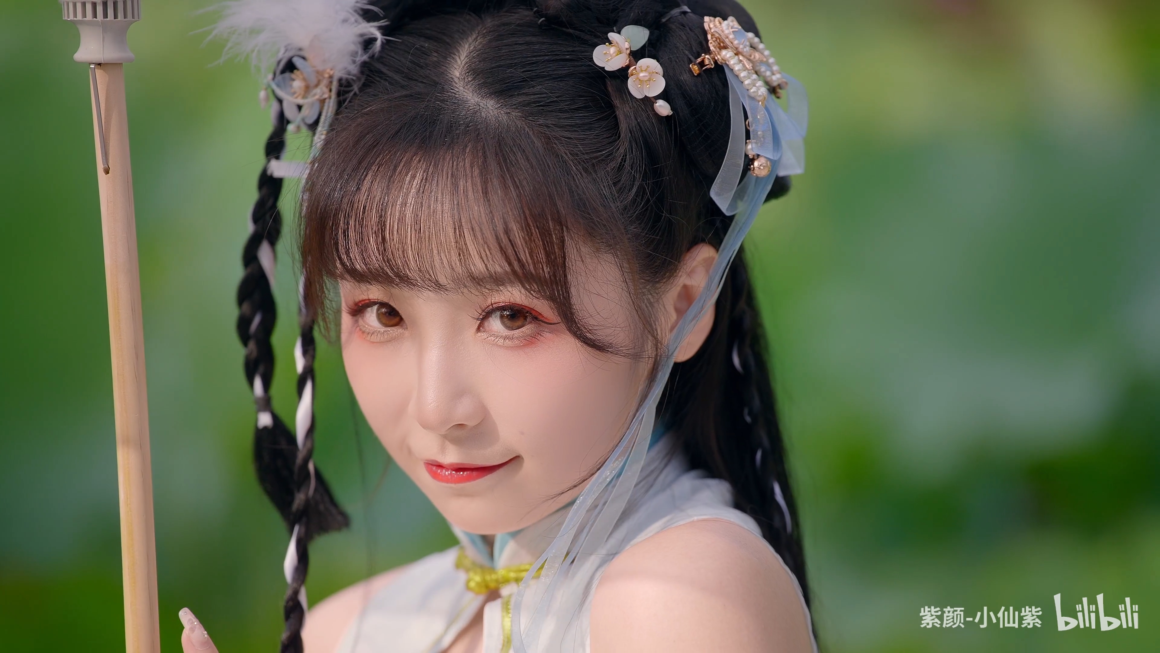 娇滴滴的超近旗袍伞舞 也太好看了吧～ - 哔哩哔哩