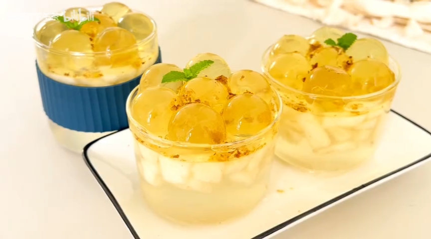 一秒入夏的天气,急需一碗桂花雪梨冻,清甜爽口,简单好吃,夏天的解暑