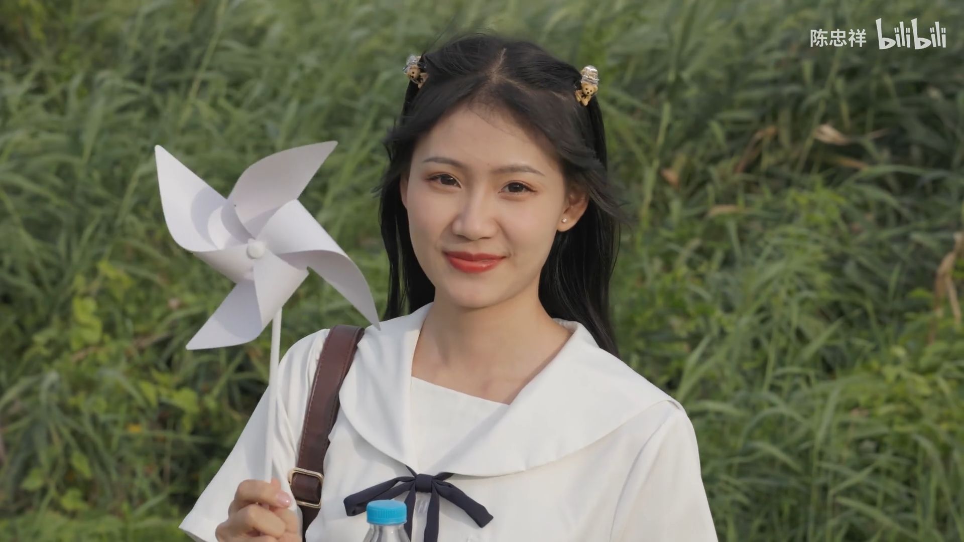 半路截了别人的00后妹子来拍摄 - 哔哩哔哩