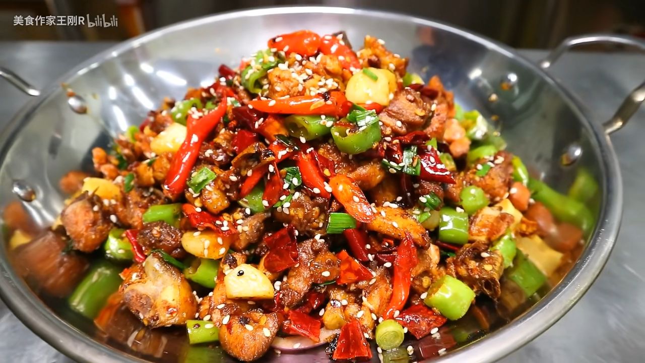 厨师长教你:"干锅鸡"正宗做法,味道很赞,先收藏了 - 哔哩哔哩