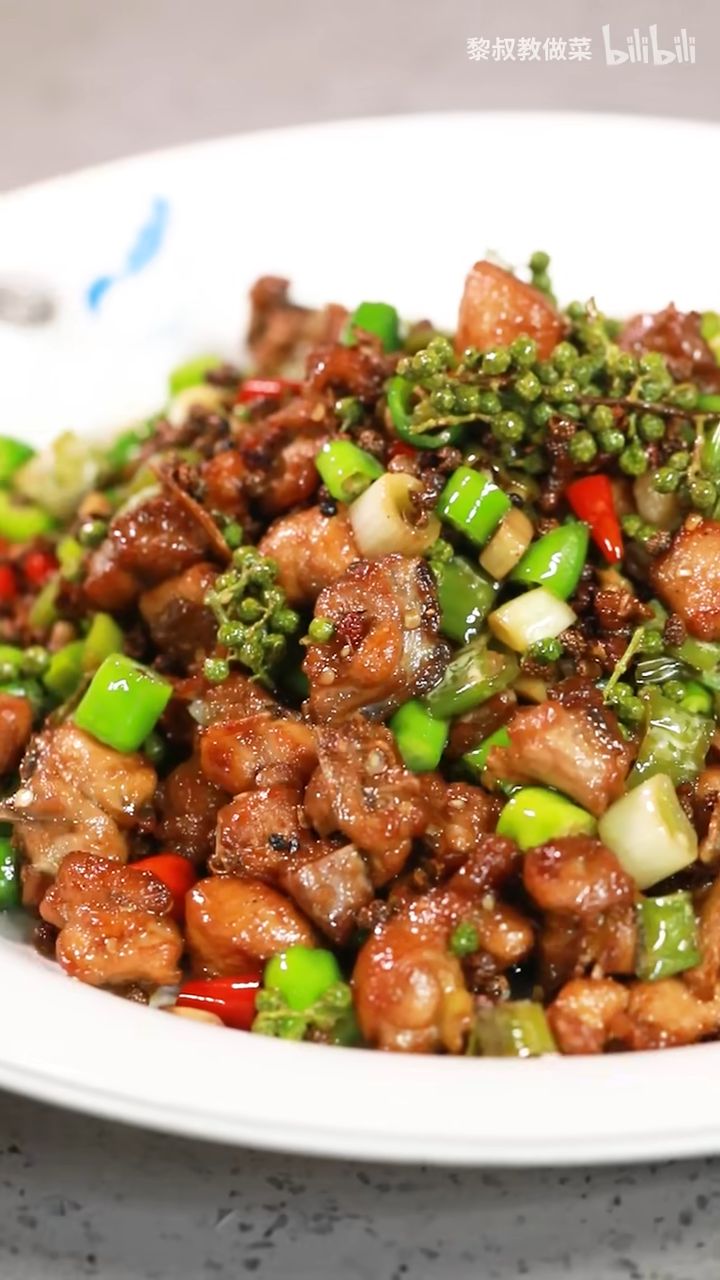 特色江湖菜尖椒鸡,麻辣干香,下酒下饭都巴适~ - 哔哩哔哩