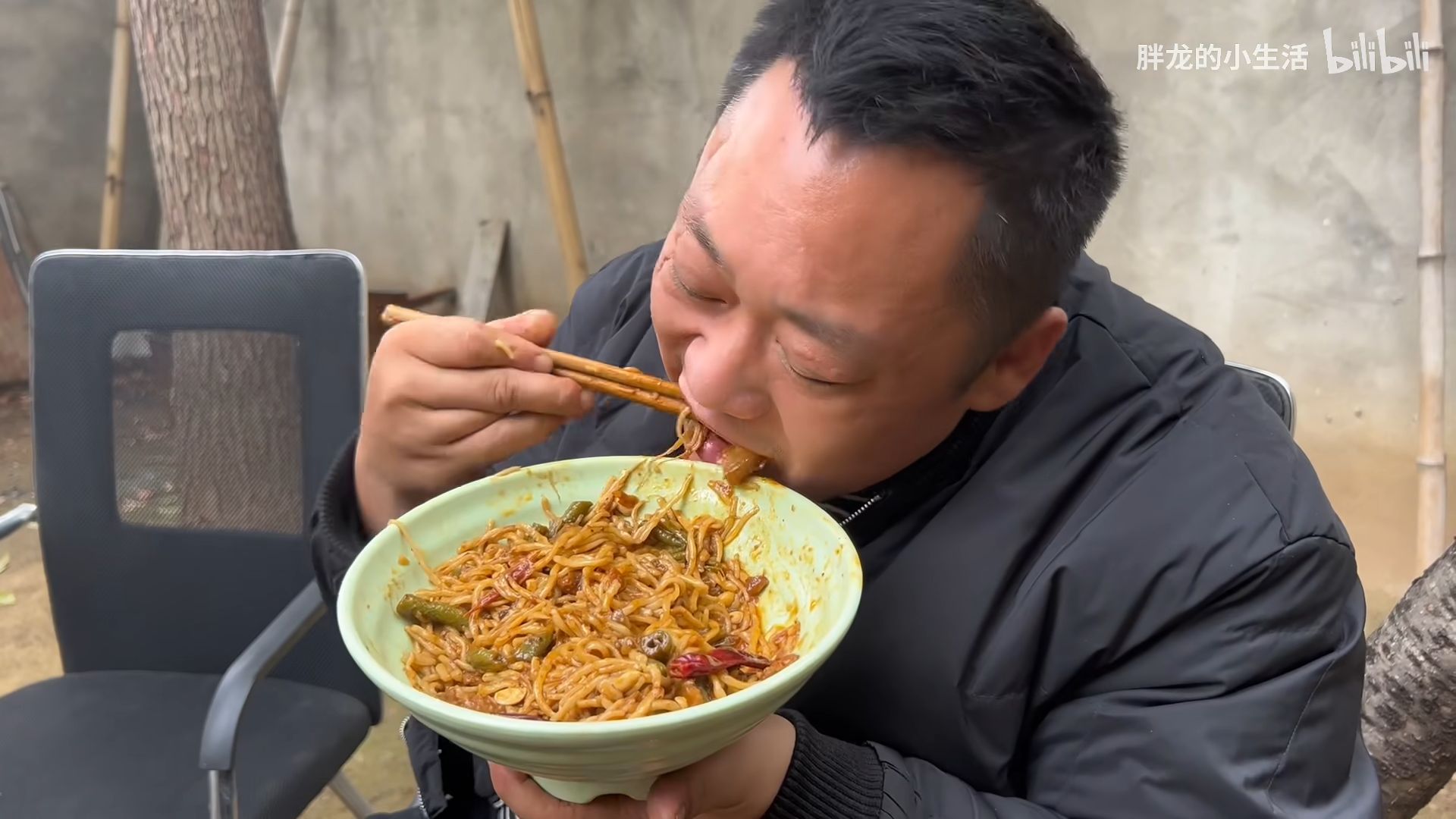 胖龙老夏研究新美食"印度版铁板炒面"他俩吃真香