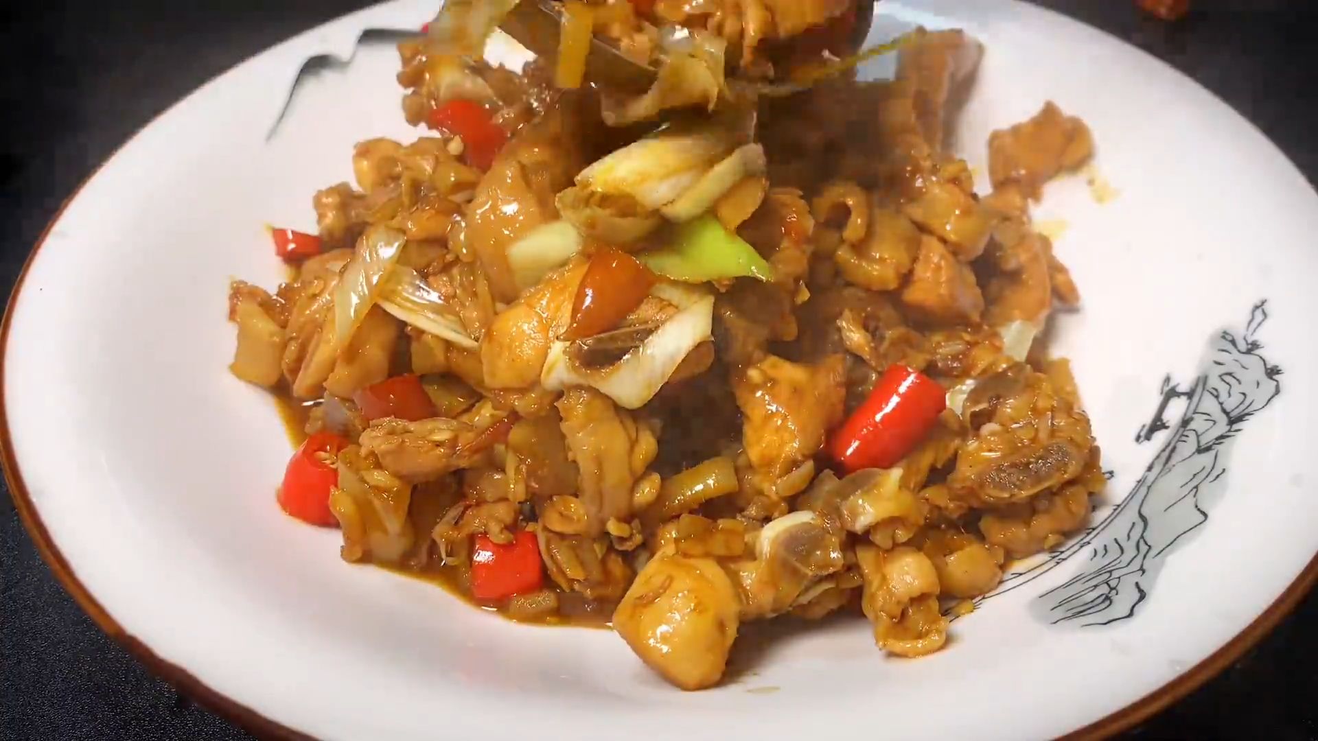 冬吃萝卜夏吃姜,教你子姜烧鸡的家常做法,做法简单鸡肉鲜嫩入味