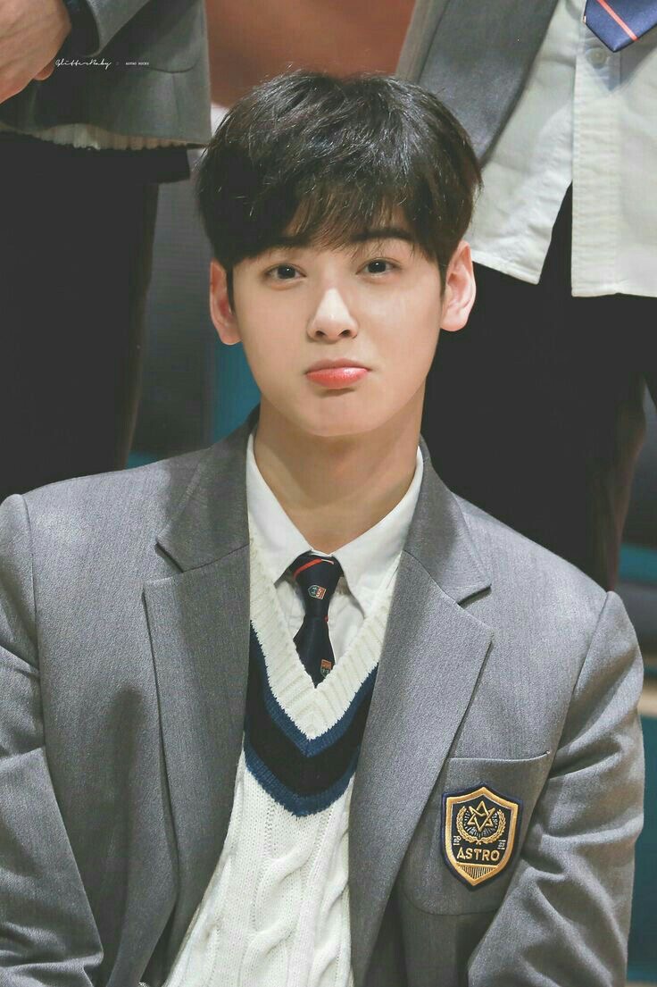 车银优让你无法移开视线的他出道初期之嫩照