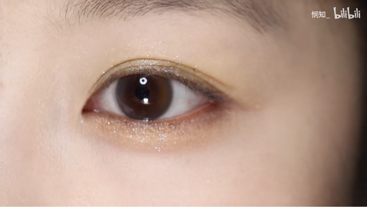 跟着森绘梨佳学"春夏薄荷色眼妆" - 哔哩哔哩