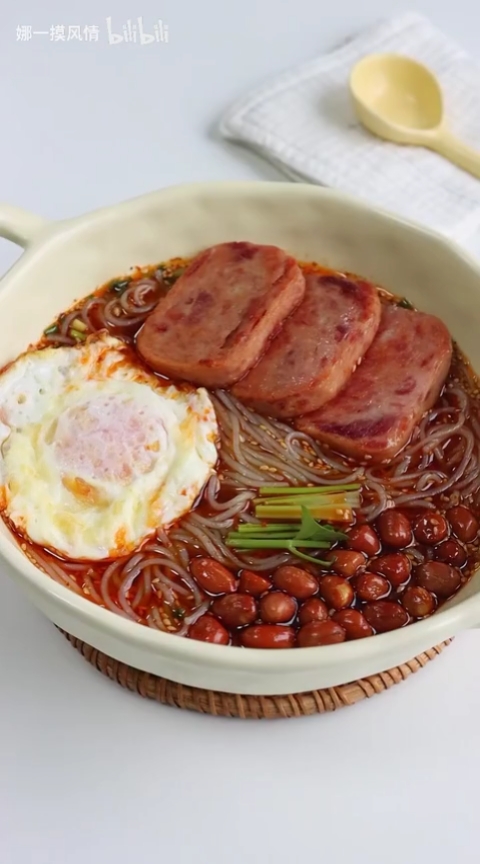 午餐肉酸辣粉 - 哔哩哔哩